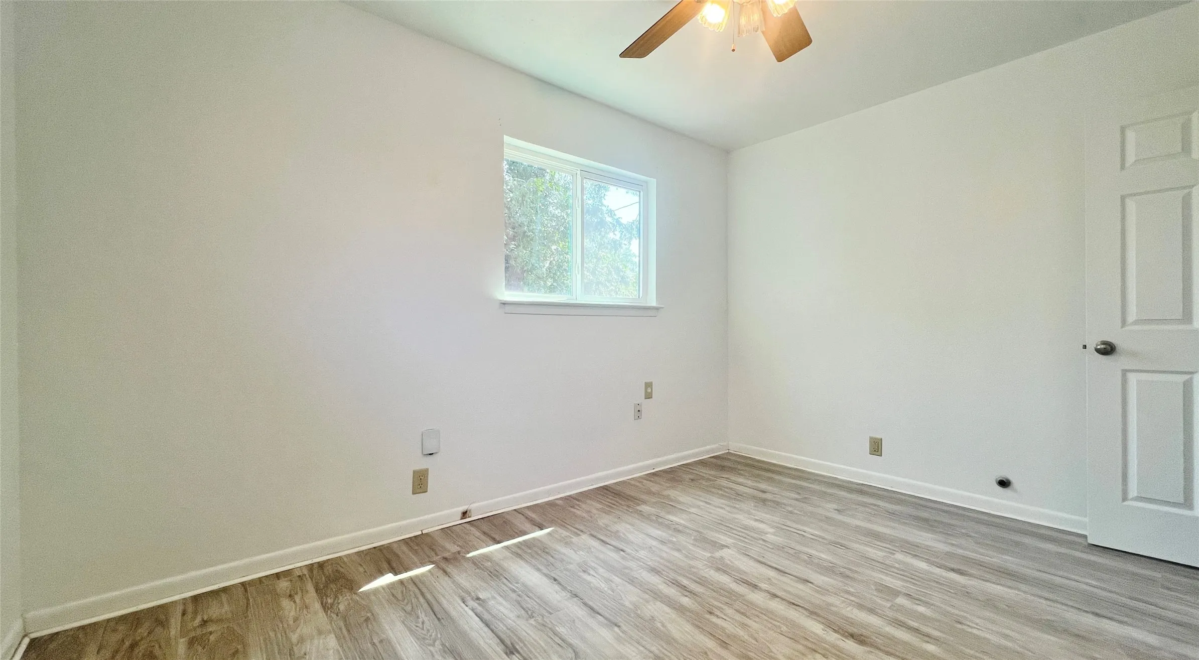 Single Family Residence For Rent in Tarrant County , 5429 Farnsworth Avenue, Fort Worth, Texas 76107, 3 Bedroom, 1 Bathroom, 1 Garage spaces, 912 Sqft, built in 1962, mls#21367795, Real Estate Agent in Fort Worth, Homes For Rent in Tarrant county, Homes For Rent in Fort Worth, Realtor in Fort Worth Texas, Real Estate Brokerage Independent Realty Texas, Luminita Cordes Realtor