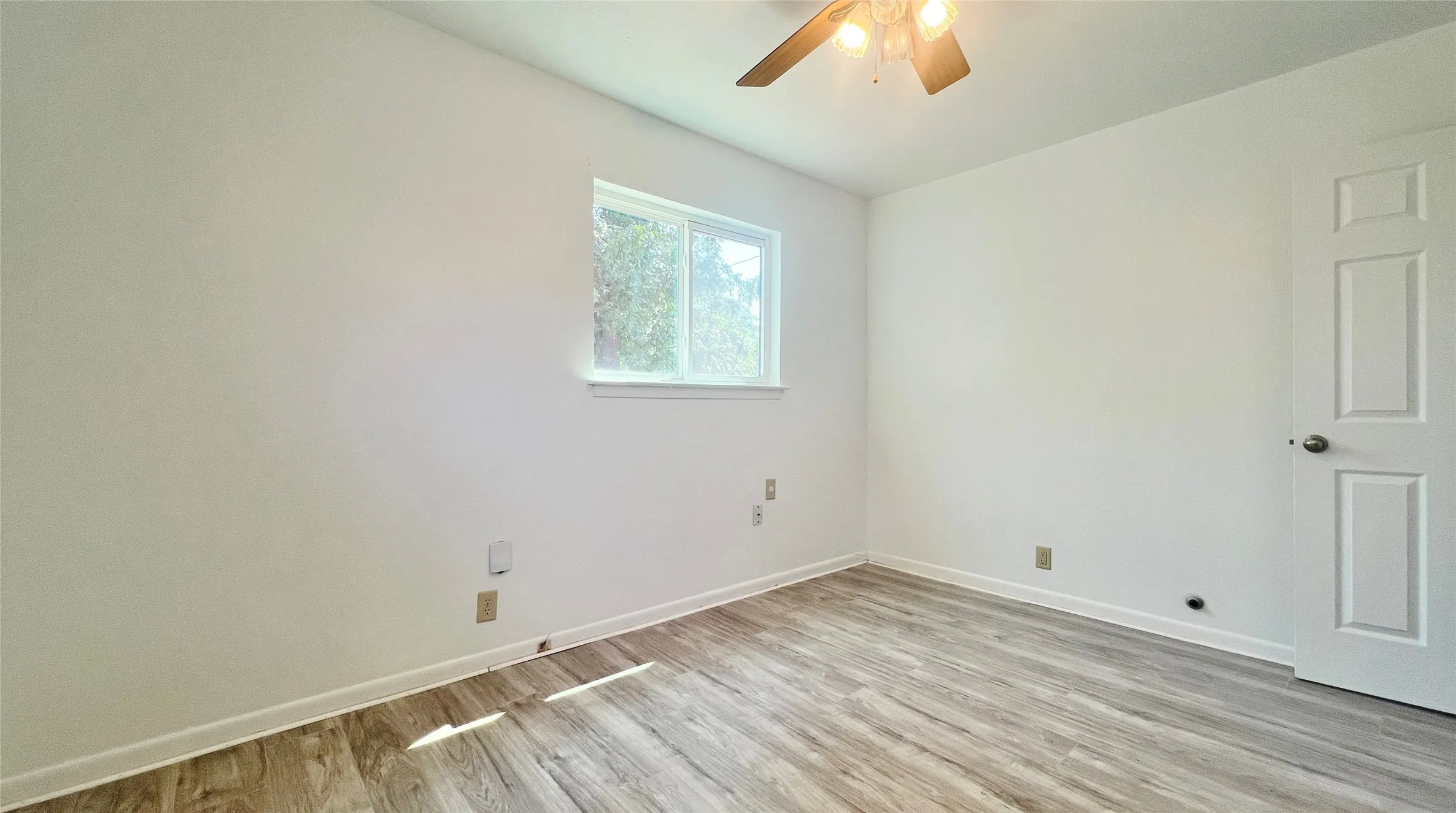 Single Family Residence For Rent in Tarrant County , 5429 Farnsworth Avenue, Fort Worth, Texas 76107, 3 Bedroom, 1 Bathroom, 1 Garage spaces, 912 Sqft, built in 1962, mls#21367795, Real Estate Agent in Fort Worth, Homes For Rent in Tarrant county, Homes For Rent in Fort Worth, Realtor in Fort Worth Texas, Real Estate Brokerage Independent Realty Texas, Luminita Cordes Realtor