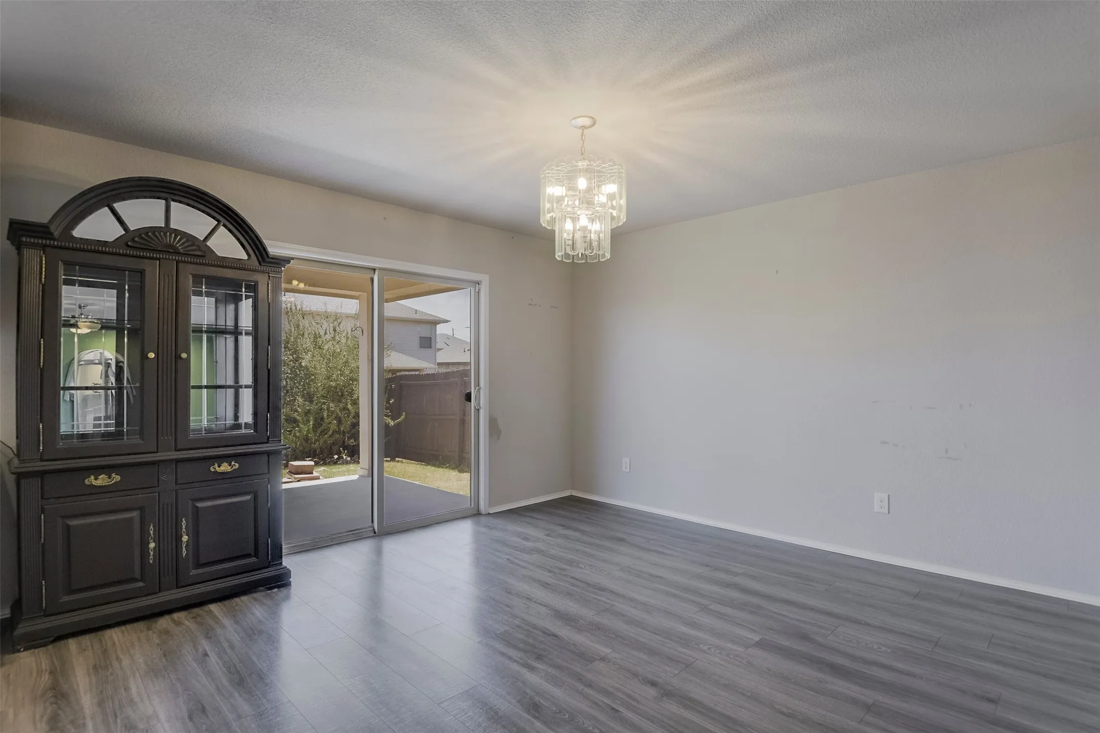 Single Family Residence For Rent in Tarrant County , 10521 Hartley Lane, Fort Worth, Texas 76108, 3 Bedroom, 2 Bathroom, 2 Garage spaces, 1,788 Sqft, built in 2017, mls#21365075, Real Estate Agent in Fort Worth, Homes For Rent in Tarrant county, Homes For Rent in Fort Worth, Realtor in Fort Worth Texas, Real Estate Brokerage Independent Realty Texas, Luminita Cordes Realtor