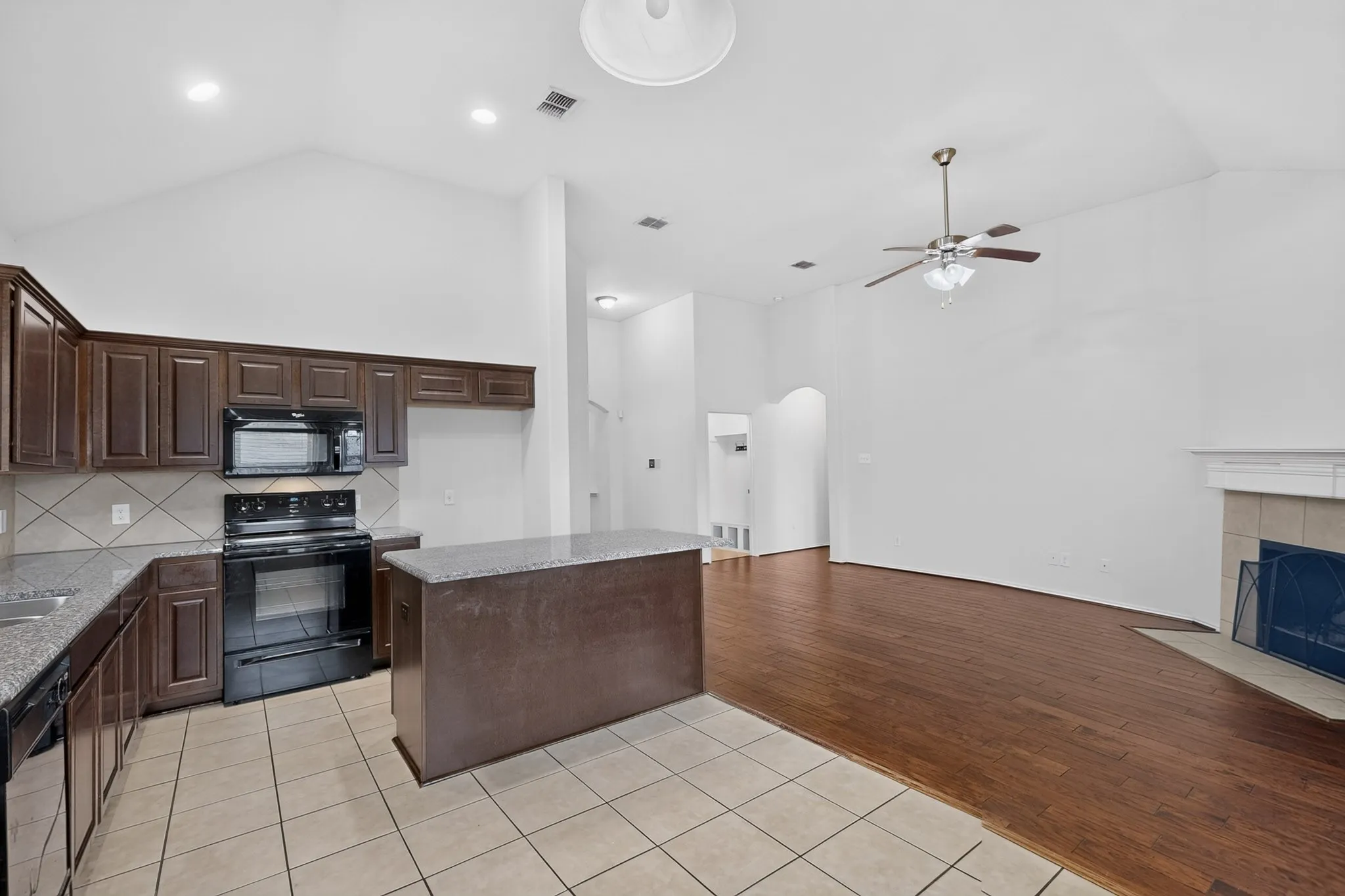 Single Family Residence For Rent in Denton County , 1208 Villa Paloma Boulevard, Little Elm, Texas 75068, 3 Bedroom, 2 Bathroom, 2 Garage spaces, 1,716 Sqft, built in 2012, mls#21367747, Real Estate Agent in Little Elm, Homes For Rent in Denton county, Homes For Rent in Little Elm, Realtor in Little Elm Texas, Real Estate Brokerage Independent Realty Texas, Luminita Cordes Realtor