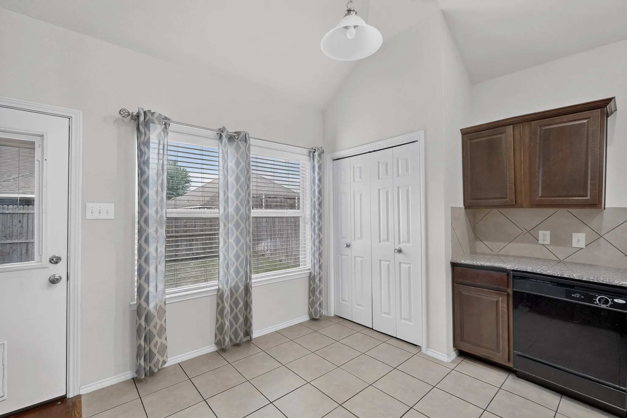 Single Family Residence For Rent in Denton County , 1208 Villa Paloma Boulevard, Little Elm, Texas 75068, 3 Bedroom, 2 Bathroom, 2 Garage spaces, 1,716 Sqft, built in 2012, mls#21367747, Real Estate Agent in Little Elm, Homes For Rent in Denton county, Homes For Rent in Little Elm, Realtor in Little Elm Texas, Real Estate Brokerage Independent Realty Texas, Luminita Cordes Realtor