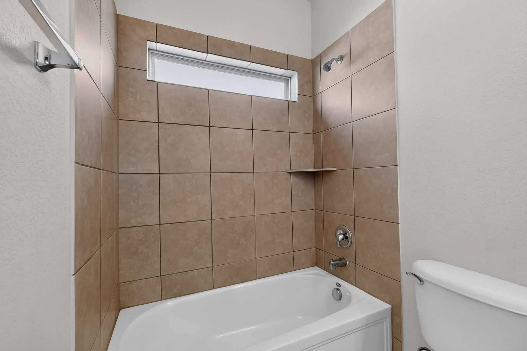Single Family Residence For Rent in Denton County , 1208 Villa Paloma Boulevard, Little Elm, Texas 75068, 3 Bedroom, 2 Bathroom, 2 Garage spaces, 1,716 Sqft, built in 2012, mls#21367747, Real Estate Agent in Little Elm, Homes For Rent in Denton county, Homes For Rent in Little Elm, Realtor in Little Elm Texas, Real Estate Brokerage Independent Realty Texas, Luminita Cordes Realtor