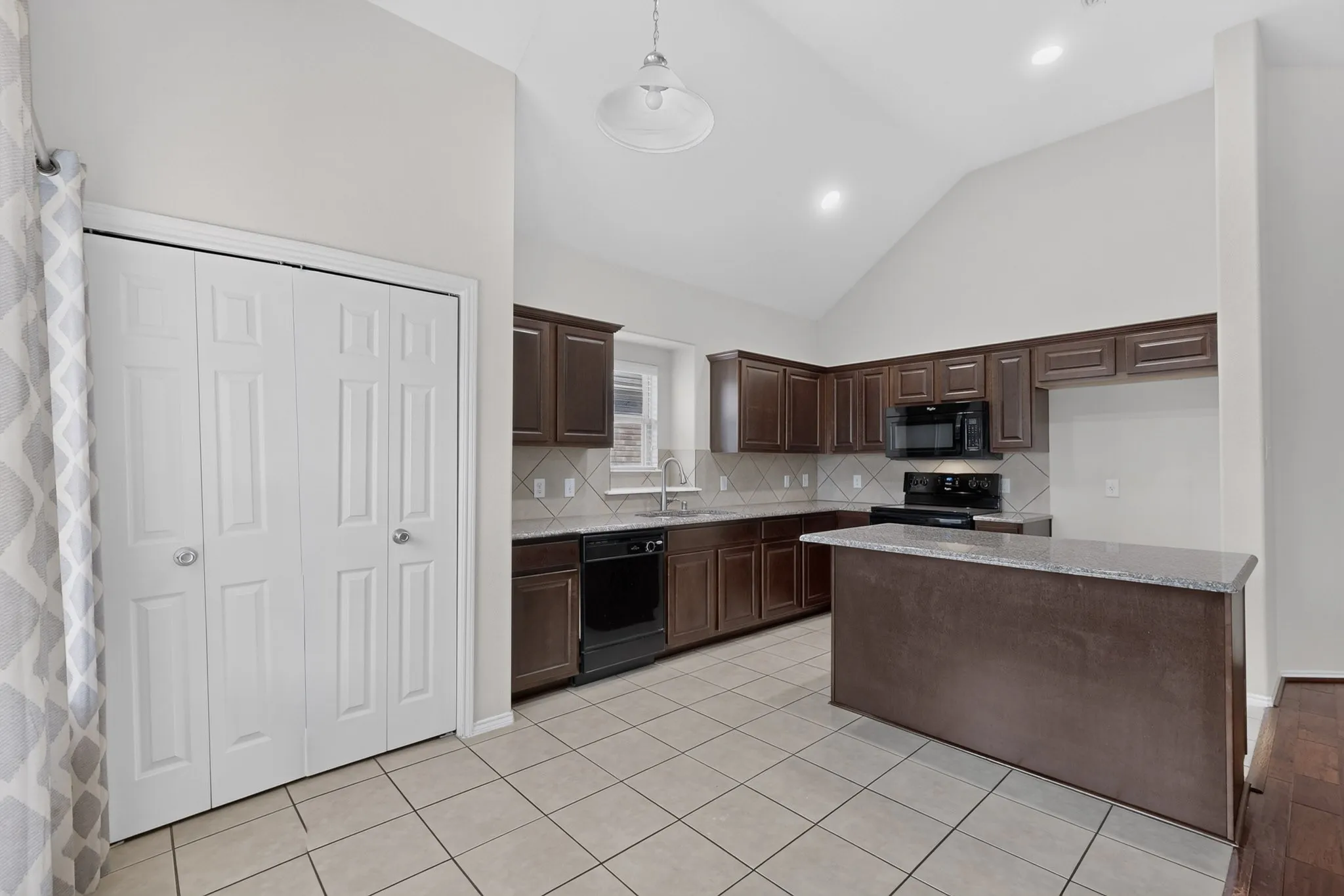 Single Family Residence For Rent in Denton County , 1208 Villa Paloma Boulevard, Little Elm, Texas 75068, 3 Bedroom, 2 Bathroom, 2 Garage spaces, 1,716 Sqft, built in 2012, mls#21367747, Real Estate Agent in Little Elm, Homes For Rent in Denton county, Homes For Rent in Little Elm, Realtor in Little Elm Texas, Real Estate Brokerage Independent Realty Texas, Luminita Cordes Realtor