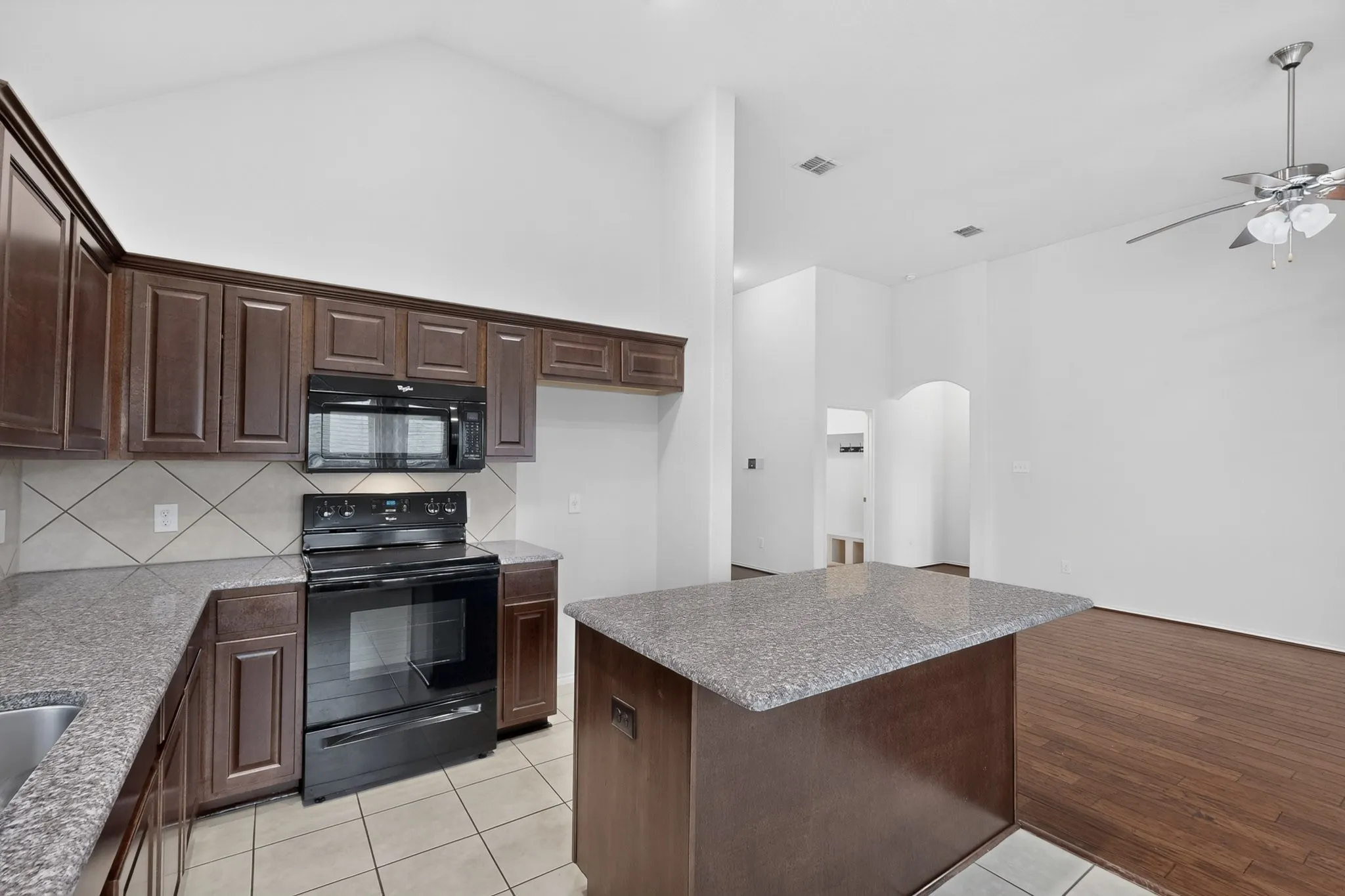 Single Family Residence For Rent in Denton County , 1208 Villa Paloma Boulevard, Little Elm, Texas 75068, 3 Bedroom, 2 Bathroom, 2 Garage spaces, 1,716 Sqft, built in 2012, mls#21367747, Real Estate Agent in Little Elm, Homes For Rent in Denton county, Homes For Rent in Little Elm, Realtor in Little Elm Texas, Real Estate Brokerage Independent Realty Texas, Luminita Cordes Realtor