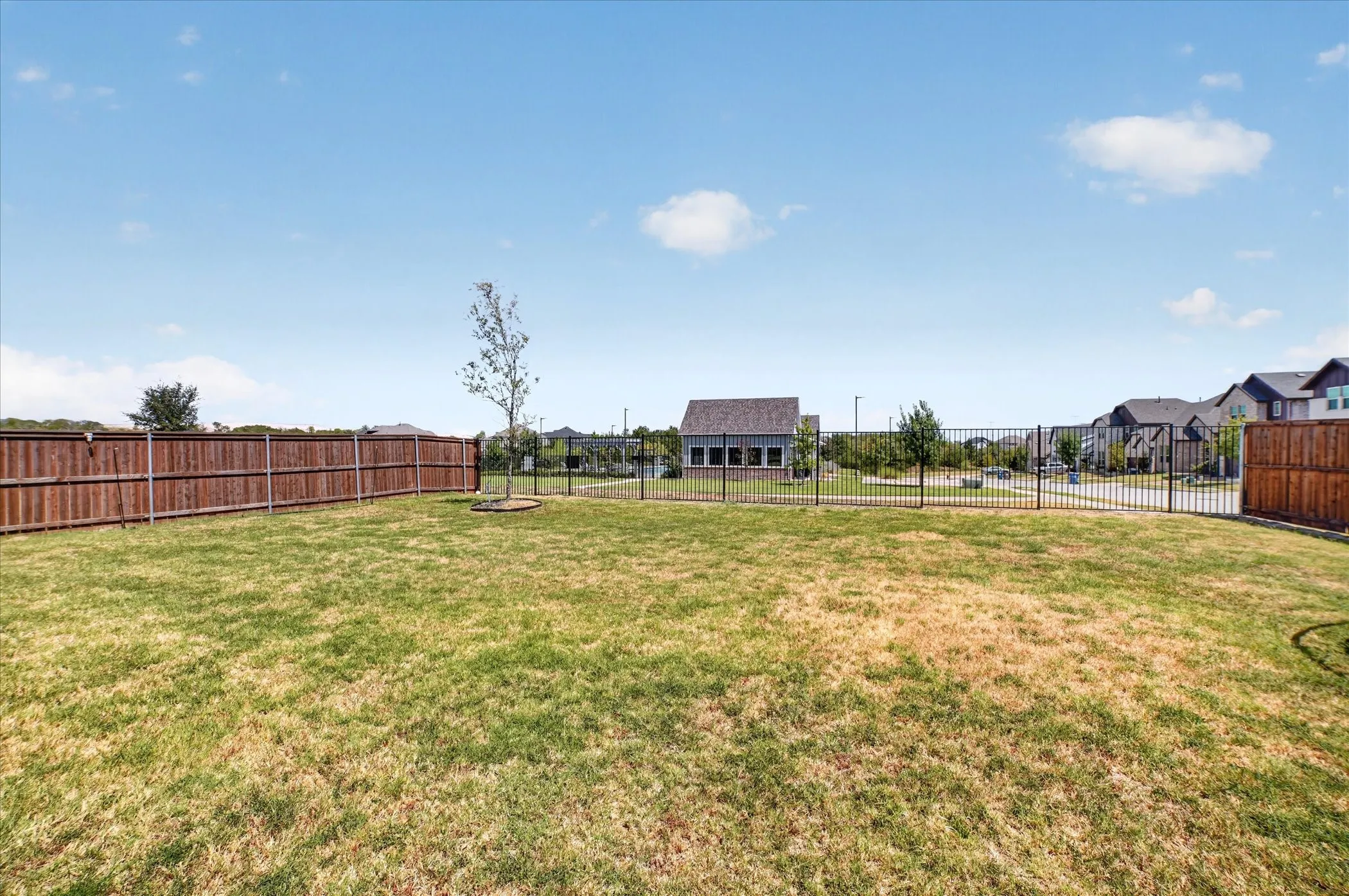 Single Family Residence For Sale in Collin County , 3204 Malcolm Road, Melissa, Texas 75454, 4 Bedroom, 4 Bathroom, 2 Garage spaces, 3,426 Sqft, built in 2023, mls#21364964, Real Estate Agent in Melissa, Homes For Sale in Collin county, Homes For Sale in Melissa, Realtor in Melissa Texas, Real Estate Brokerage Independent Realty Texas, Luminita Cordes Realtor