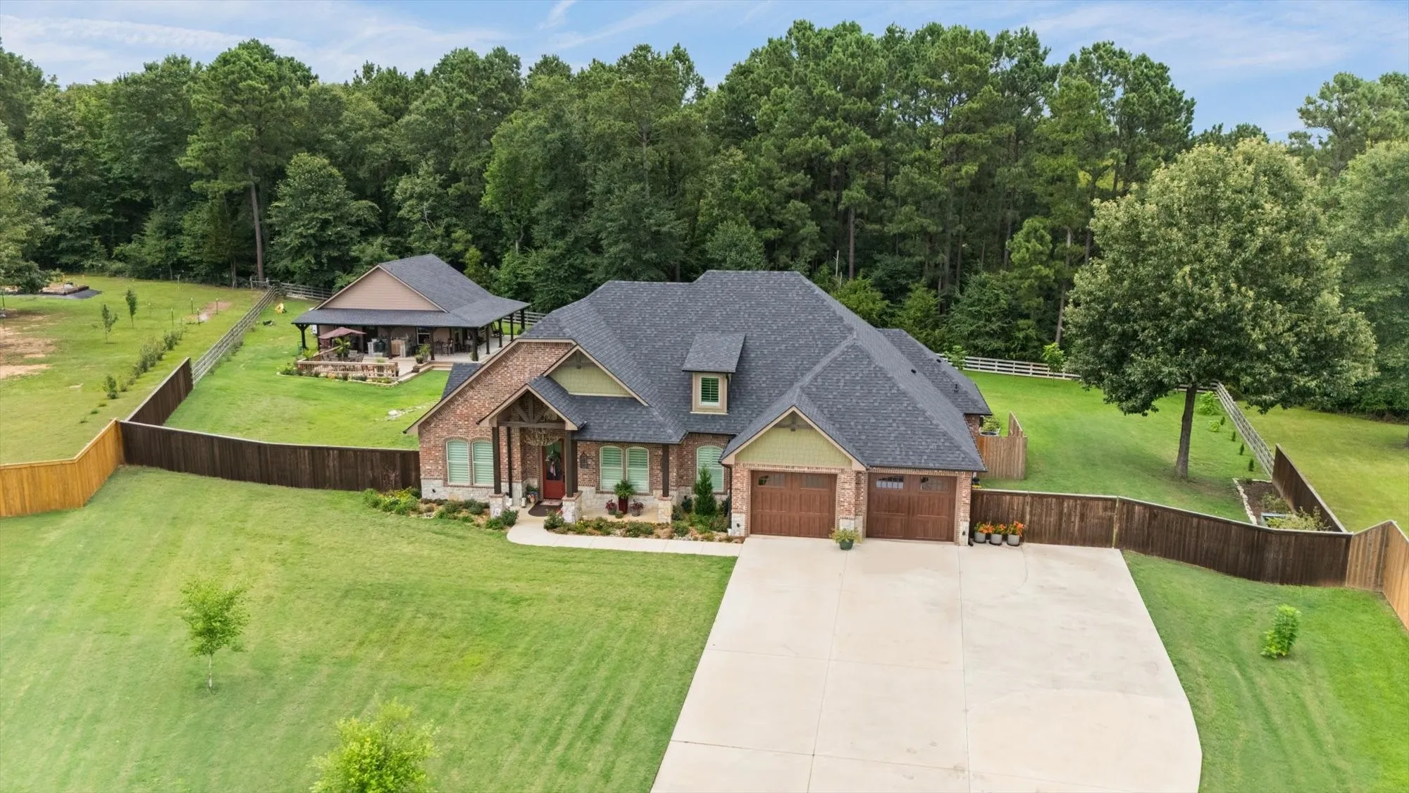 Single Family Residence For Sale in Upshur County , 172 Heather Ln., Diana, Texas 75640, 3 Bedroom, 3 Bathroom, 2 Garage spaces, 3,175 Sqft, built in 2023, mls#21367804, Real Estate Agent in Diana, Homes For Sale in Upshur county, Homes For Sale in Diana, Realtor in Diana Texas, Real Estate Brokerage Independent Realty Texas, Luminita Cordes Realtor