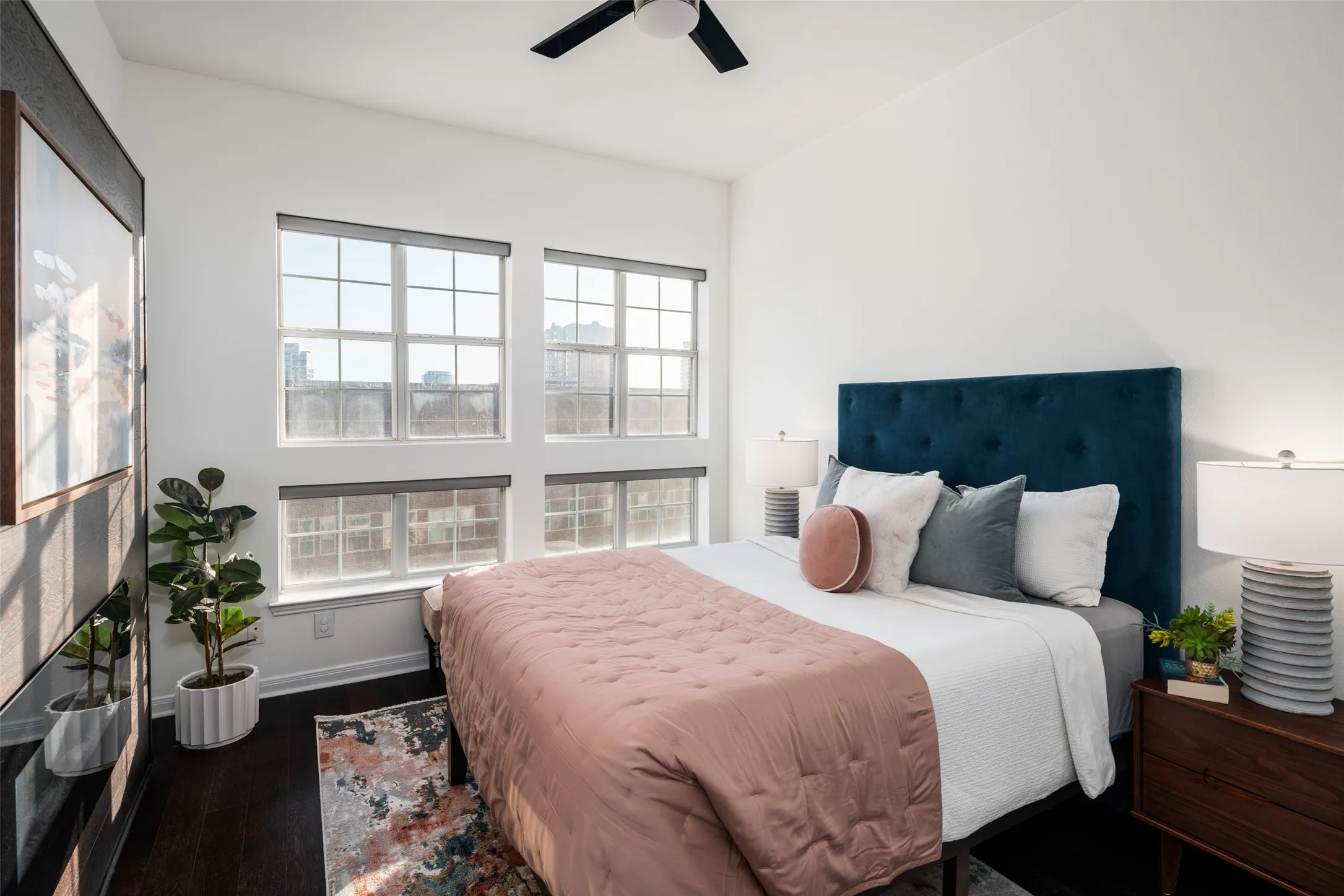Condominium For Sale in Dallas County , 3225 Turtle Creek Boulevard 716, Dallas, Texas 75219, 1 Bedroom, 1 Bathroom, 2 Garage spaces, 829 Sqft, built in 1998, mls#21362119, Real Estate Agent in Dallas, Homes For Sale in Dallas county, Homes For Sale in Dallas, Realtor in Dallas Texas, Real Estate Brokerage Independent Realty Texas, Luminita Cordes Realtor