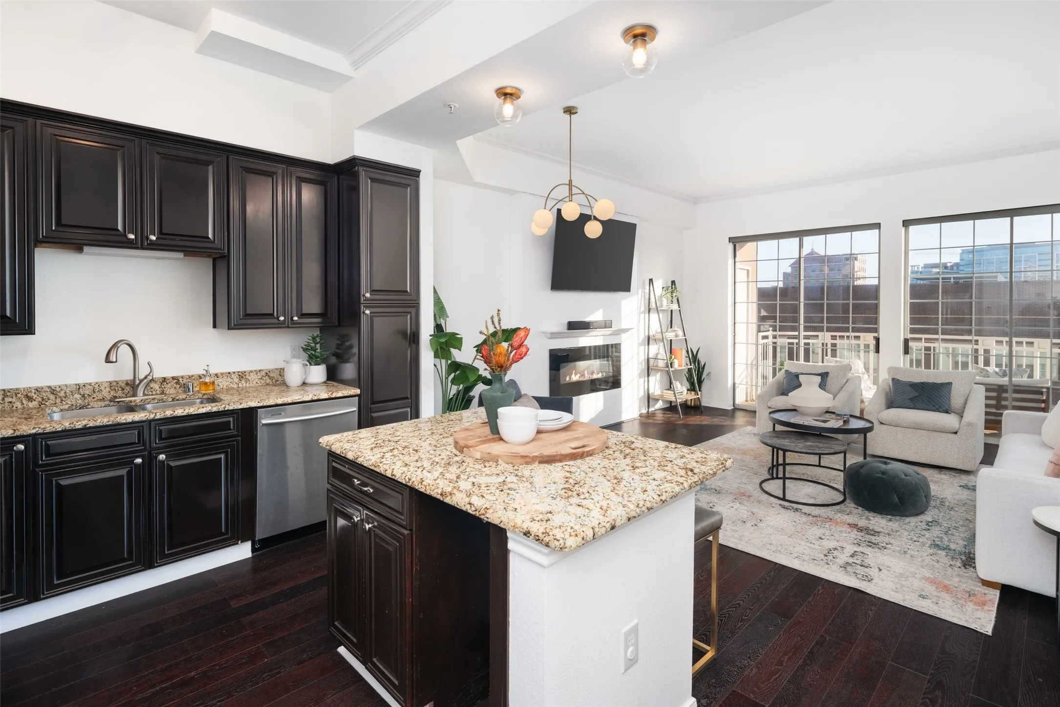 Condominium For Sale in Dallas County , 3225 Turtle Creek Boulevard 716, Dallas, Texas 75219, 1 Bedroom, 1 Bathroom, 2 Garage spaces, 829 Sqft, built in 1998, mls#21362119, Real Estate Agent in Dallas, Homes For Sale in Dallas county, Homes For Sale in Dallas, Realtor in Dallas Texas, Real Estate Brokerage Independent Realty Texas, Luminita Cordes Realtor