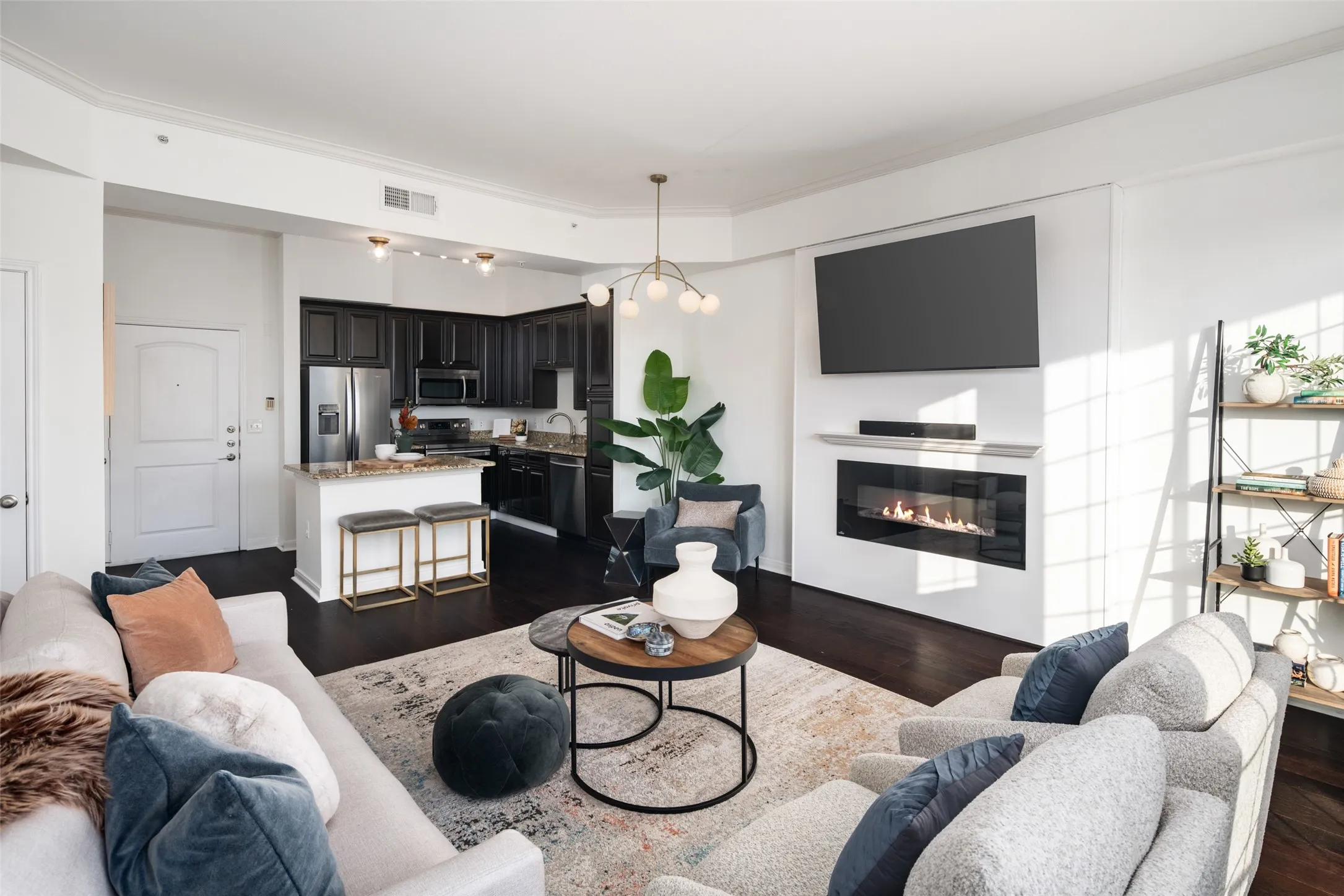 Condominium For Sale in Dallas County , 3225 Turtle Creek Boulevard 716, Dallas, Texas 75219, 1 Bedroom, 1 Bathroom, 2 Garage spaces, 829 Sqft, built in 1998, mls#21362119, Real Estate Agent in Dallas, Homes For Sale in Dallas county, Homes For Sale in Dallas, Realtor in Dallas Texas, Real Estate Brokerage Independent Realty Texas, Luminita Cordes Realtor
