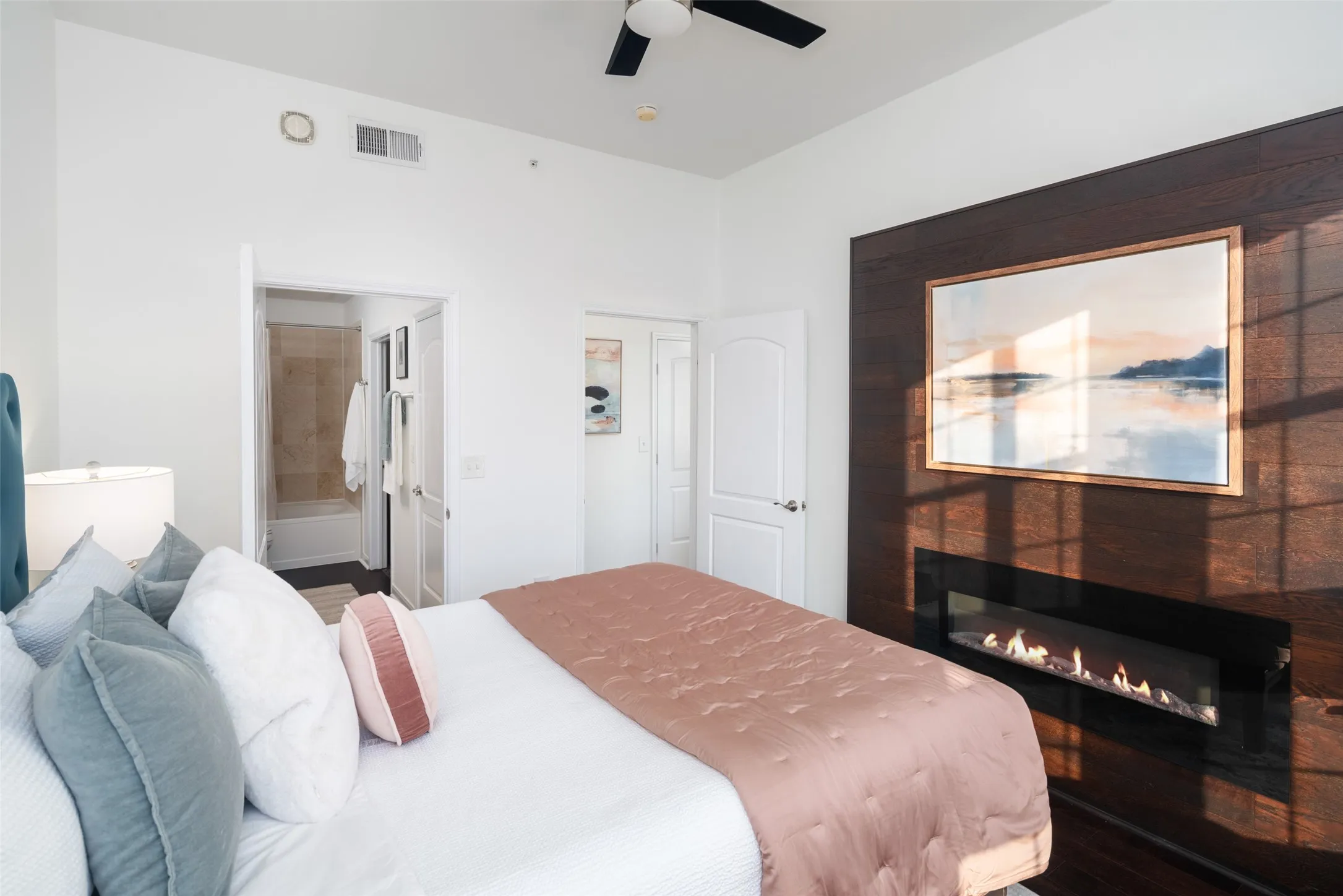 Condominium For Sale in Dallas County , 3225 Turtle Creek Boulevard 716, Dallas, Texas 75219, 1 Bedroom, 1 Bathroom, 2 Garage spaces, 829 Sqft, built in 1998, mls#21362119, Real Estate Agent in Dallas, Homes For Sale in Dallas county, Homes For Sale in Dallas, Realtor in Dallas Texas, Real Estate Brokerage Independent Realty Texas, Luminita Cordes Realtor