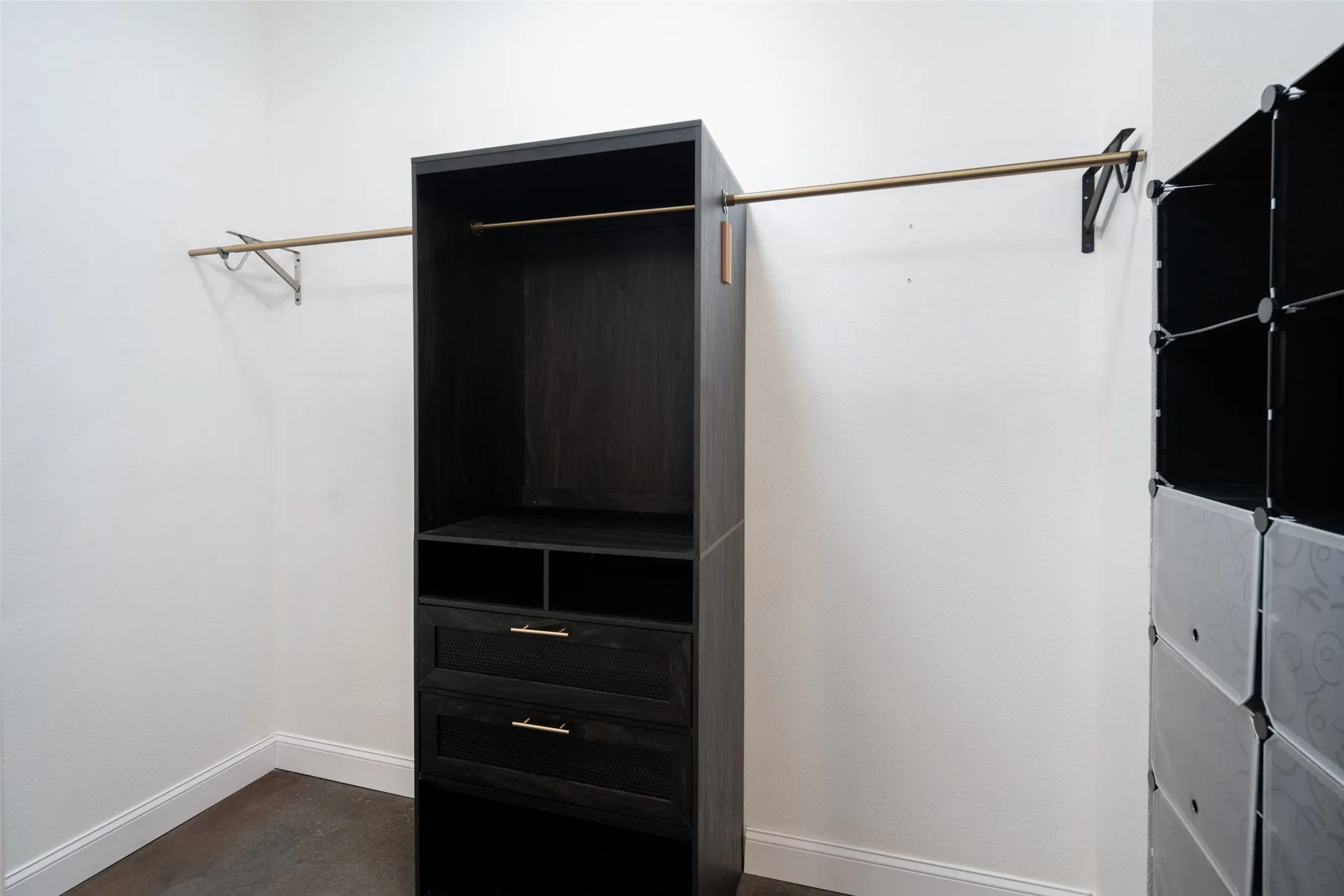 Condominium For Sale in Dallas County , 3225 Turtle Creek Boulevard 716, Dallas, Texas 75219, 1 Bedroom, 1 Bathroom, 2 Garage spaces, 829 Sqft, built in 1998, mls#21362119, Real Estate Agent in Dallas, Homes For Sale in Dallas county, Homes For Sale in Dallas, Realtor in Dallas Texas, Real Estate Brokerage Independent Realty Texas, Luminita Cordes Realtor
