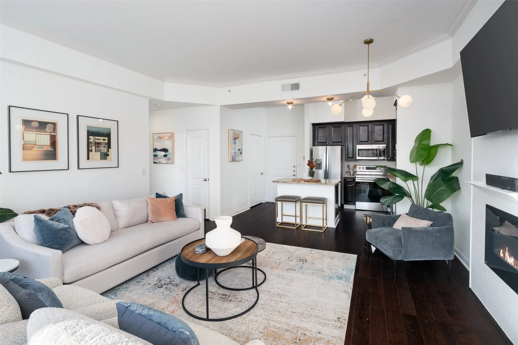 Condominium For Sale in Dallas County , 3225 Turtle Creek Boulevard 716, Dallas, Texas 75219, 1 Bedroom, 1 Bathroom, 2 Garage spaces, 829 Sqft, built in 1998, mls#21362119, Real Estate Agent in Dallas, Homes For Sale in Dallas county, Homes For Sale in Dallas, Realtor in Dallas Texas, Real Estate Brokerage Independent Realty Texas, Luminita Cordes Realtor