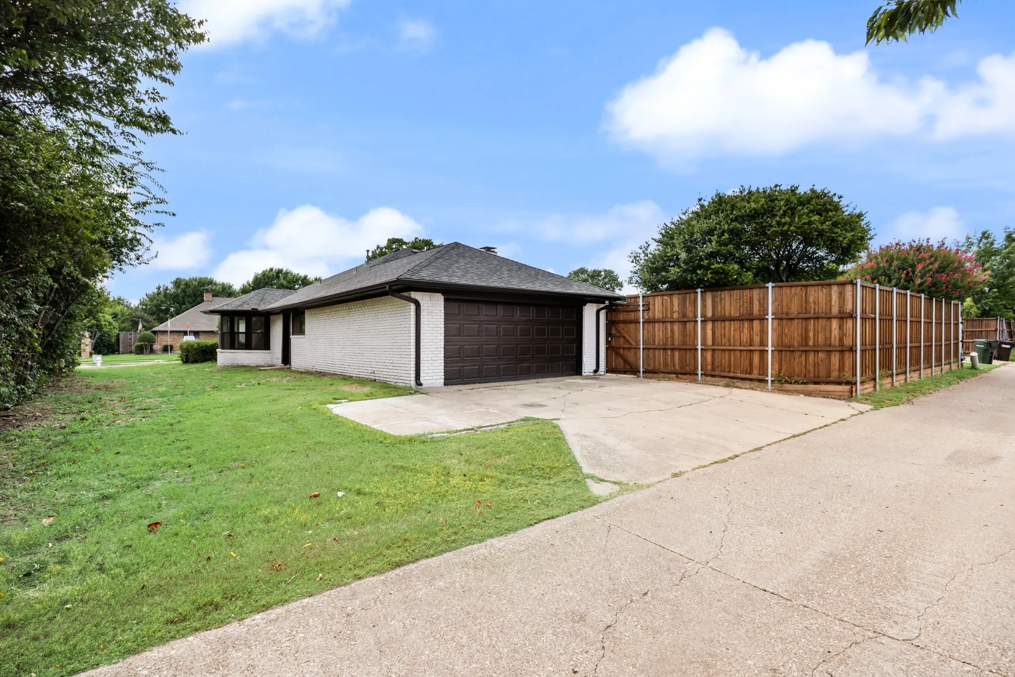 Single Family Residence For Sale in Collin County , 3300 Bandolino Lane, Plano, Texas 75023, 4 Bedroom, 3 Bathroom, 2 Garage spaces, 2,626 Sqft, built in 1976, mls#21362384, Real Estate Agent in Plano, Homes For Sale in Collin county, Homes For Sale in Plano, Realtor in Plano Texas, Real Estate Brokerage Independent Realty Texas, Luminita Cordes Realtor