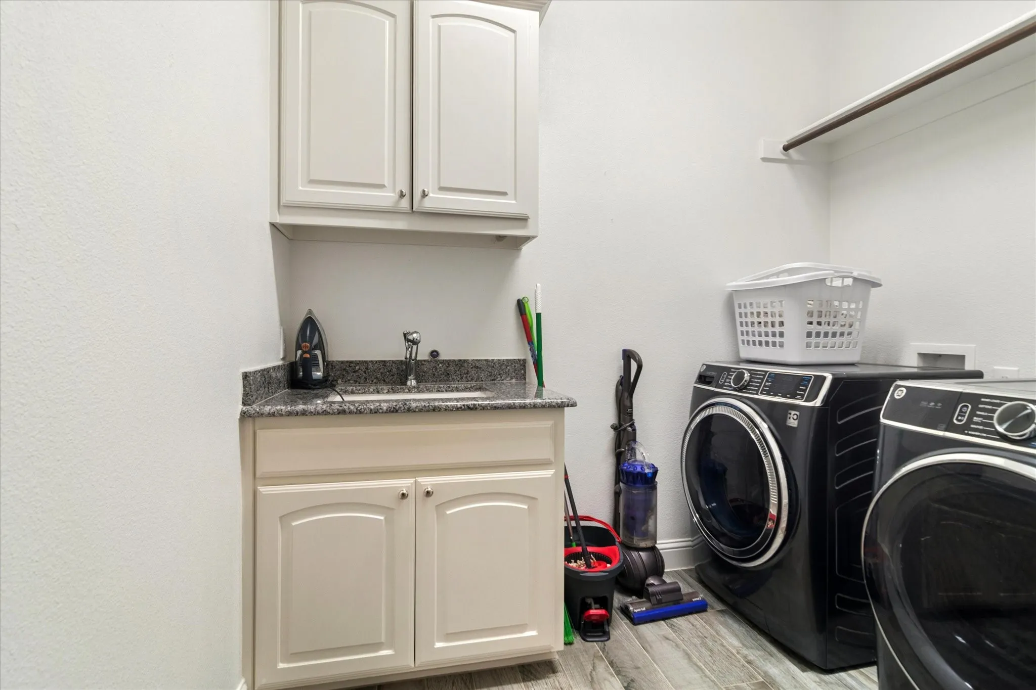 Single Family Residence For Rent in Grayson County , 1113 Indigo Creek Way, Gunter, Texas 75058, 4 Bedroom, 4 Bathroom, 3 Garage spaces, 3,553 Sqft, built in 2016, mls#21367811, Real Estate Agent in Gunter, Homes For Rent in Grayson county, Homes For Rent in Gunter, Realtor in Gunter Texas, Real Estate Brokerage Independent Realty Texas, Luminita Cordes Realtor