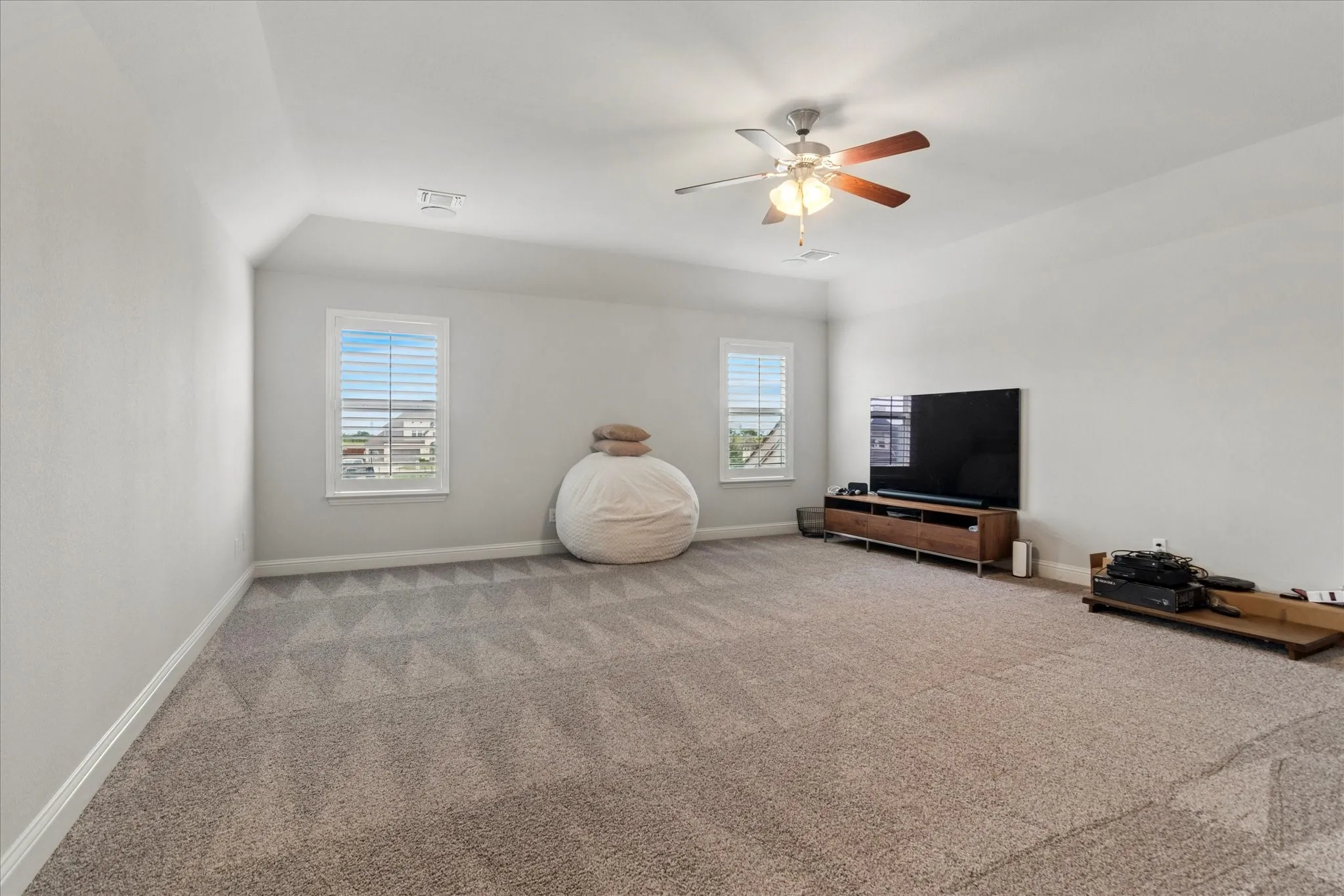 Single Family Residence For Rent in Grayson County , 1113 Indigo Creek Way, Gunter, Texas 75058, 4 Bedroom, 4 Bathroom, 3 Garage spaces, 3,553 Sqft, built in 2016, mls#21367811, Real Estate Agent in Gunter, Homes For Rent in Grayson county, Homes For Rent in Gunter, Realtor in Gunter Texas, Real Estate Brokerage Independent Realty Texas, Luminita Cordes Realtor