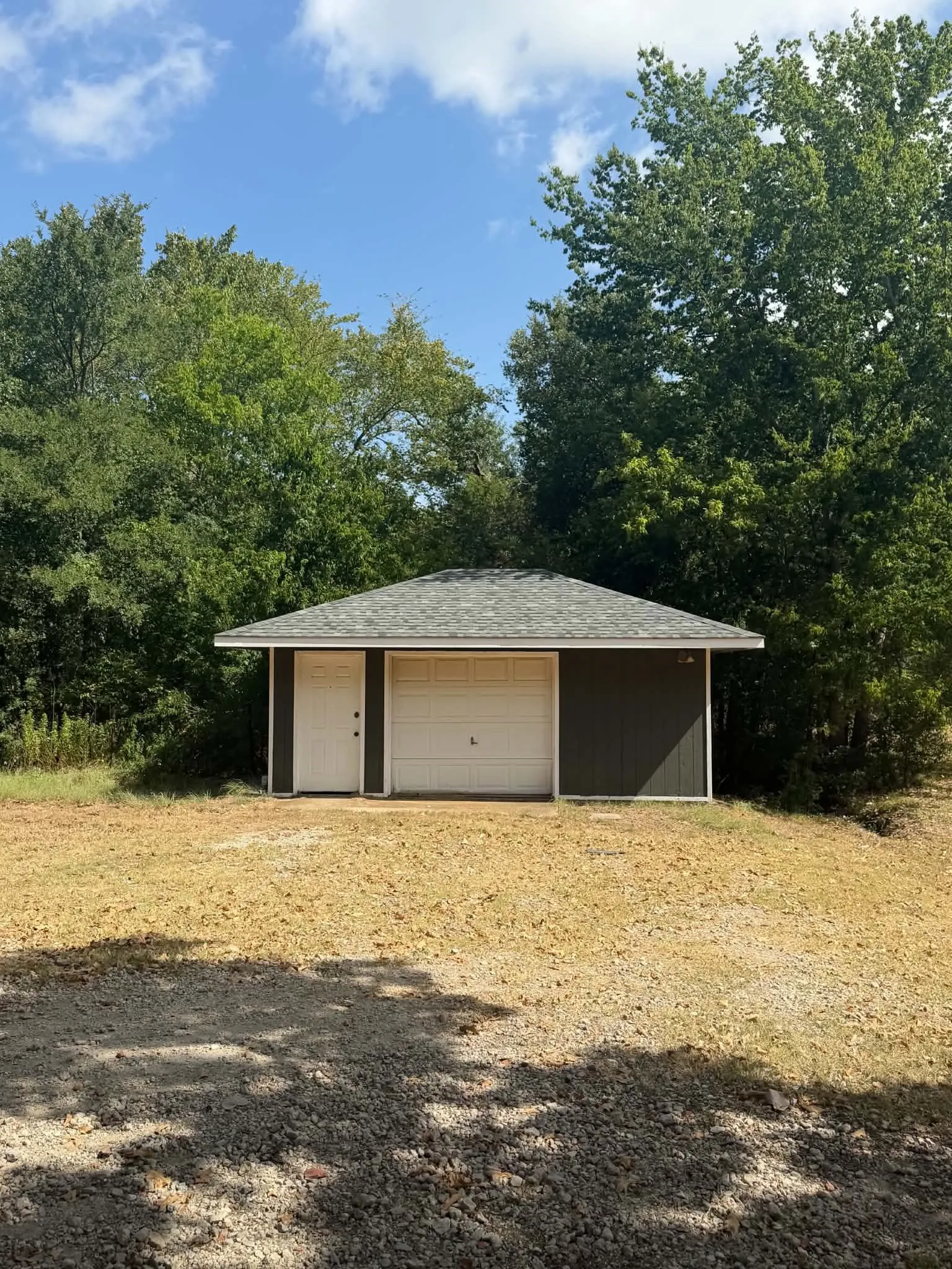 Single Family Residence For Sale in Van Zandt County , 210 Vz County Road 2722, Mabank, Texas 75147, 3 Bedroom, 2 Bathroom, Garage spaces, 1,867 Sqft, built in 1987, mls#21367813, Real Estate Agent in Mabank, Homes For Sale in Van Zandt county, Homes For Sale in Mabank, Realtor in Mabank Texas, Real Estate Brokerage Independent Realty Texas, Luminita Cordes Realtor