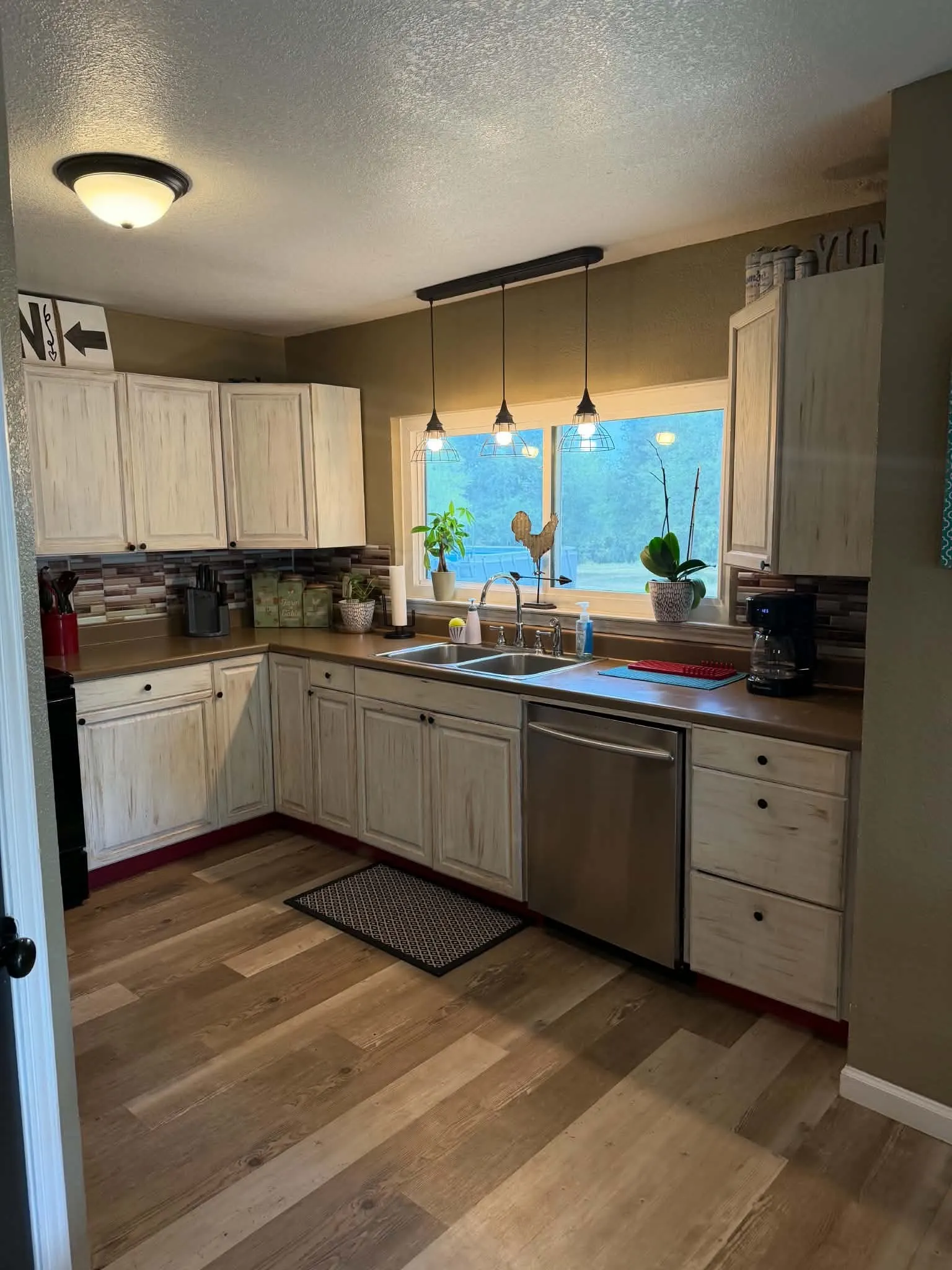 Single Family Residence For Sale in Van Zandt County , 210 Vz County Road 2722, Mabank, Texas 75147, 3 Bedroom, 2 Bathroom, Garage spaces, 1,867 Sqft, built in 1987, mls#21367813, Real Estate Agent in Mabank, Homes For Sale in Van Zandt county, Homes For Sale in Mabank, Realtor in Mabank Texas, Real Estate Brokerage Independent Realty Texas, Luminita Cordes Realtor