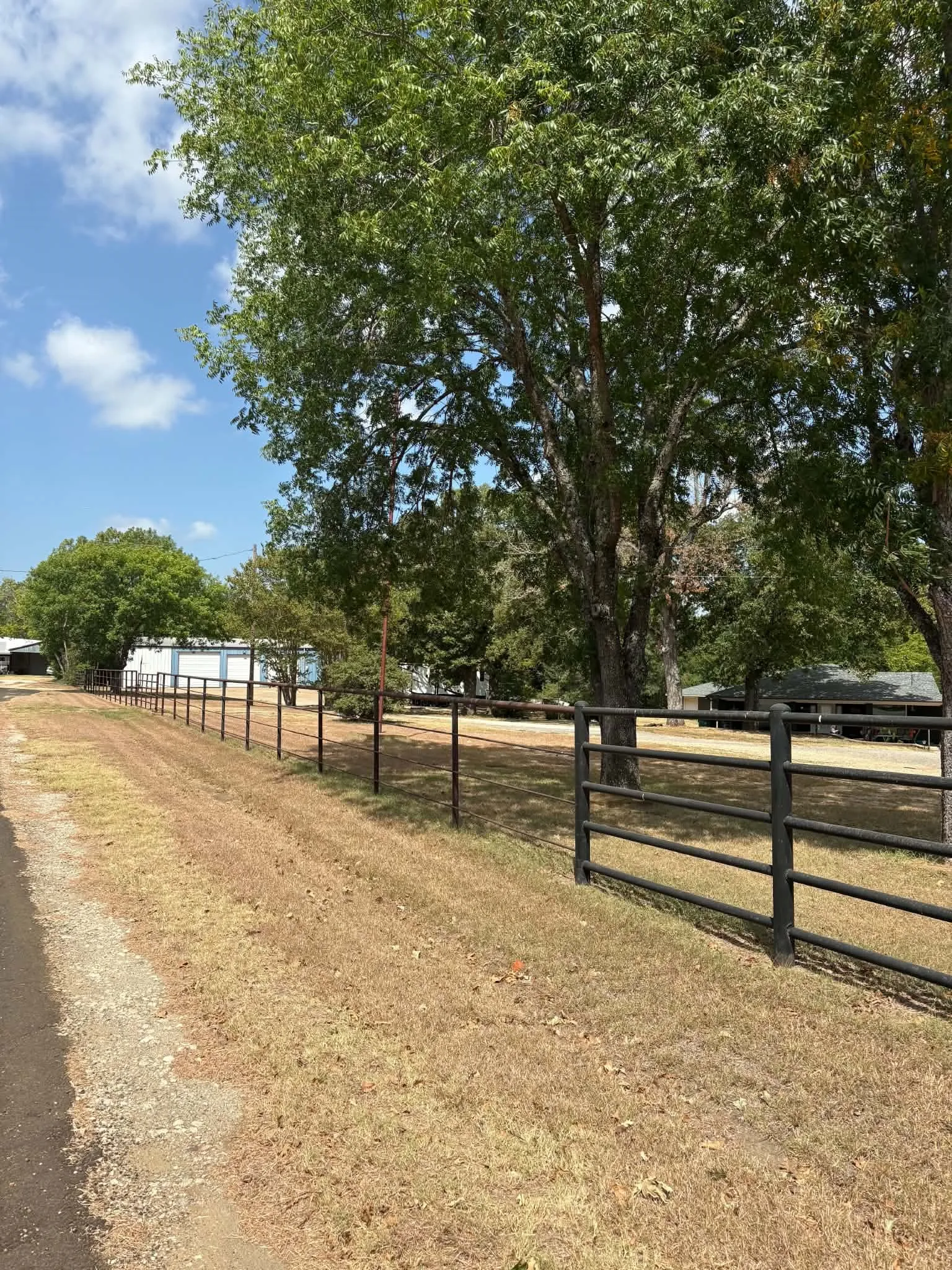 Single Family Residence For Sale in Van Zandt County , 210 Vz County Road 2722, Mabank, Texas 75147, 3 Bedroom, 2 Bathroom, Garage spaces, 1,867 Sqft, built in 1987, mls#21367813, Real Estate Agent in Mabank, Homes For Sale in Van Zandt county, Homes For Sale in Mabank, Realtor in Mabank Texas, Real Estate Brokerage Independent Realty Texas, Luminita Cordes Realtor