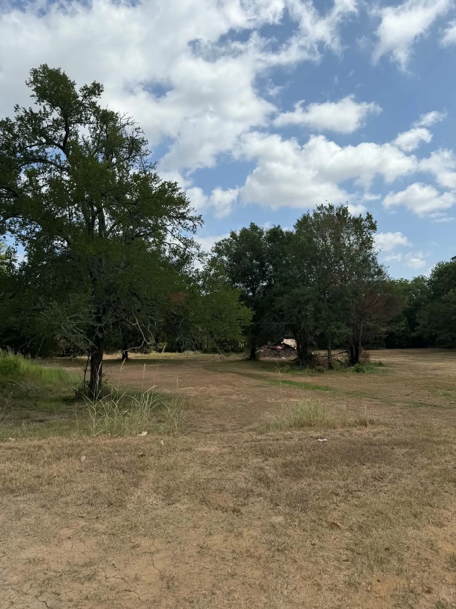Single Family Residence For Sale in Van Zandt County , 210 Vz County Road 2722, Mabank, Texas 75147, 3 Bedroom, 2 Bathroom, Garage spaces, 1,867 Sqft, built in 1987, mls#21367813, Real Estate Agent in Mabank, Homes For Sale in Van Zandt county, Homes For Sale in Mabank, Realtor in Mabank Texas, Real Estate Brokerage Independent Realty Texas, Luminita Cordes Realtor