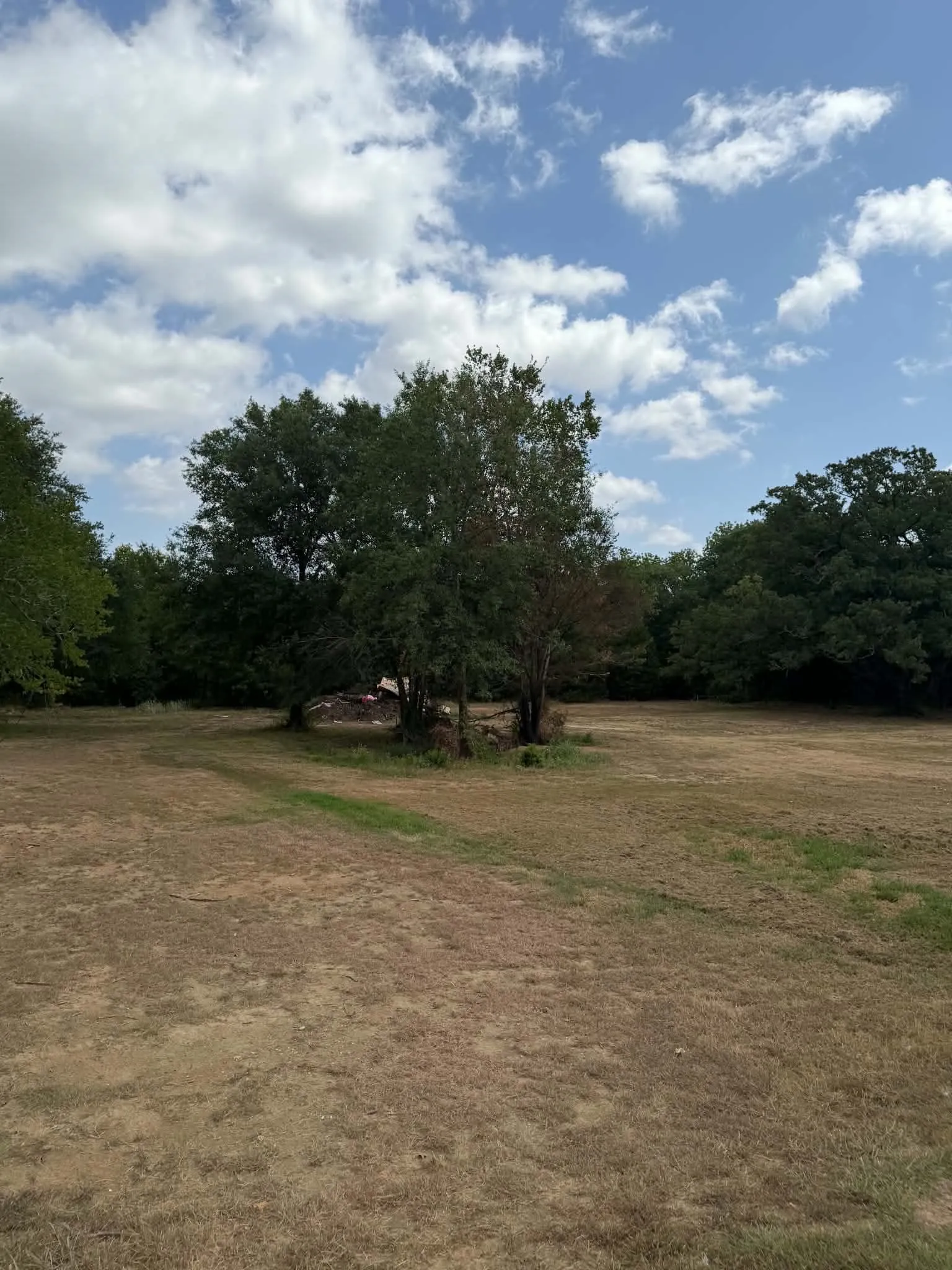 Single Family Residence For Sale in Van Zandt County , 210 Vz County Road 2722, Mabank, Texas 75147, 3 Bedroom, 2 Bathroom, Garage spaces, 1,867 Sqft, built in 1987, mls#21367813, Real Estate Agent in Mabank, Homes For Sale in Van Zandt county, Homes For Sale in Mabank, Realtor in Mabank Texas, Real Estate Brokerage Independent Realty Texas, Luminita Cordes Realtor