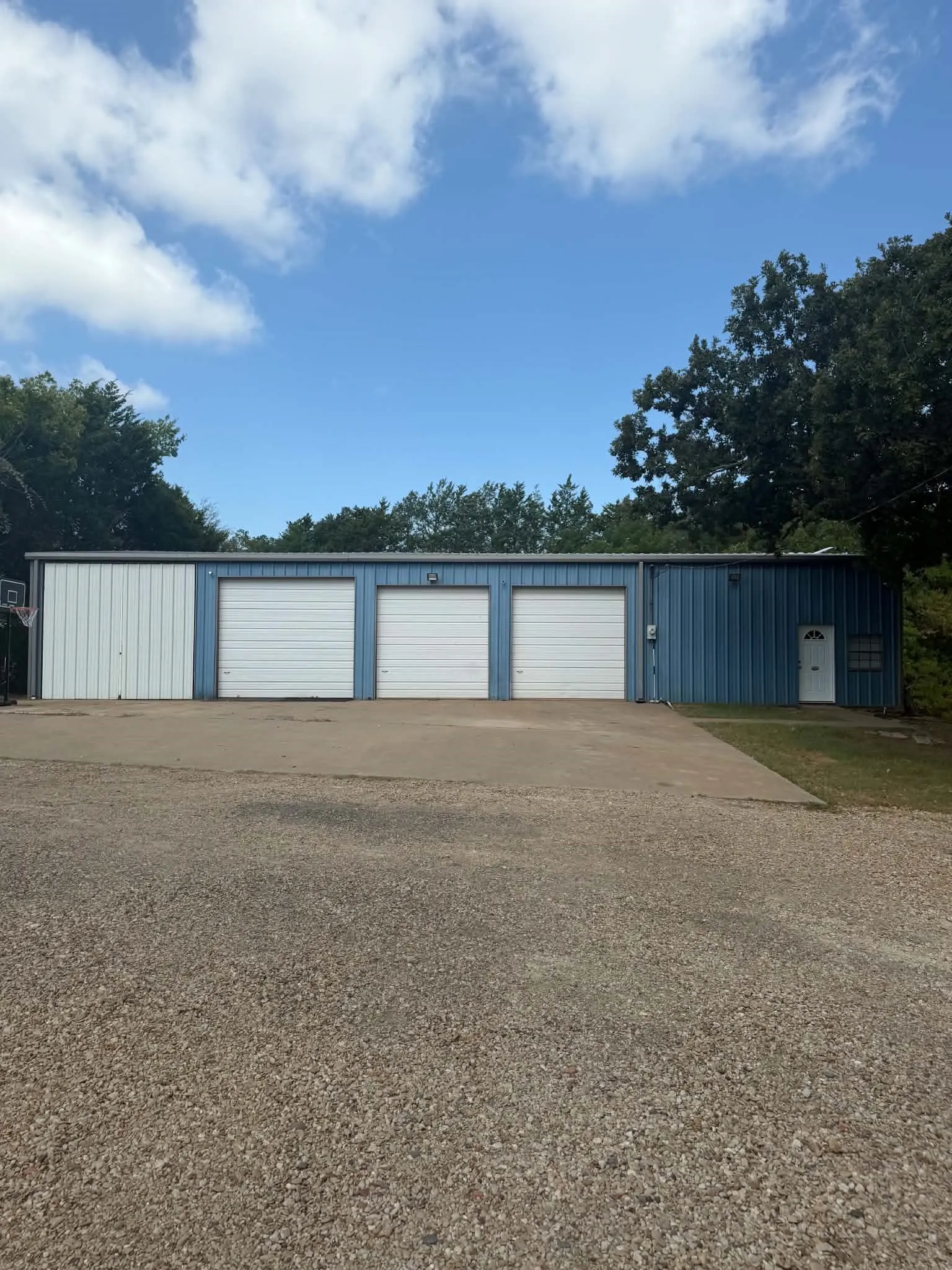 Single Family Residence For Sale in Van Zandt County , 210 Vz County Road 2722, Mabank, Texas 75147, 3 Bedroom, 2 Bathroom, Garage spaces, 1,867 Sqft, built in 1987, mls#21367813, Real Estate Agent in Mabank, Homes For Sale in Van Zandt county, Homes For Sale in Mabank, Realtor in Mabank Texas, Real Estate Brokerage Independent Realty Texas, Luminita Cordes Realtor