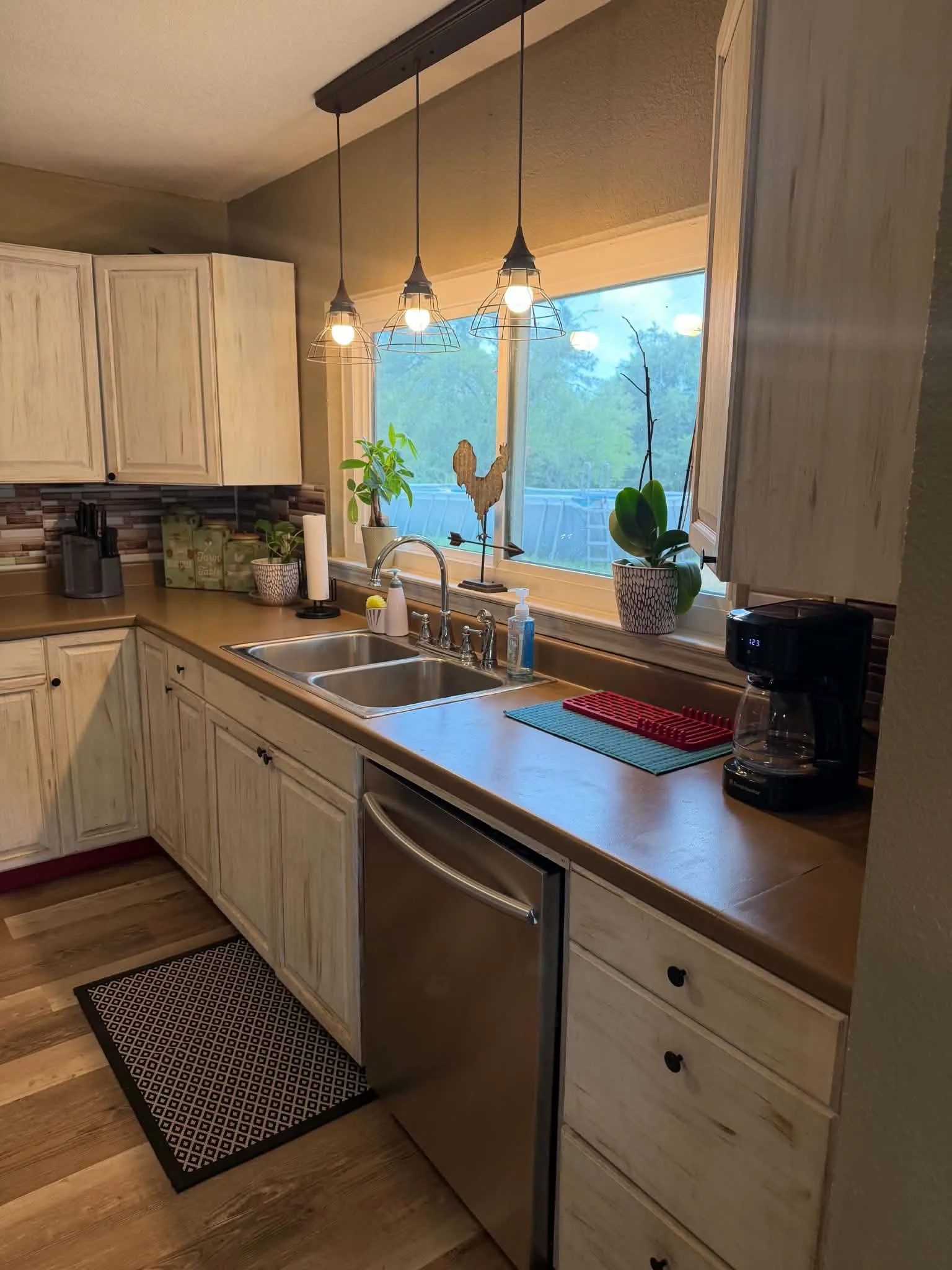 Single Family Residence For Sale in Van Zandt County , 210 Vz County Road 2722, Mabank, Texas 75147, 3 Bedroom, 2 Bathroom, Garage spaces, 1,867 Sqft, built in 1987, mls#21367813, Real Estate Agent in Mabank, Homes For Sale in Van Zandt county, Homes For Sale in Mabank, Realtor in Mabank Texas, Real Estate Brokerage Independent Realty Texas, Luminita Cordes Realtor