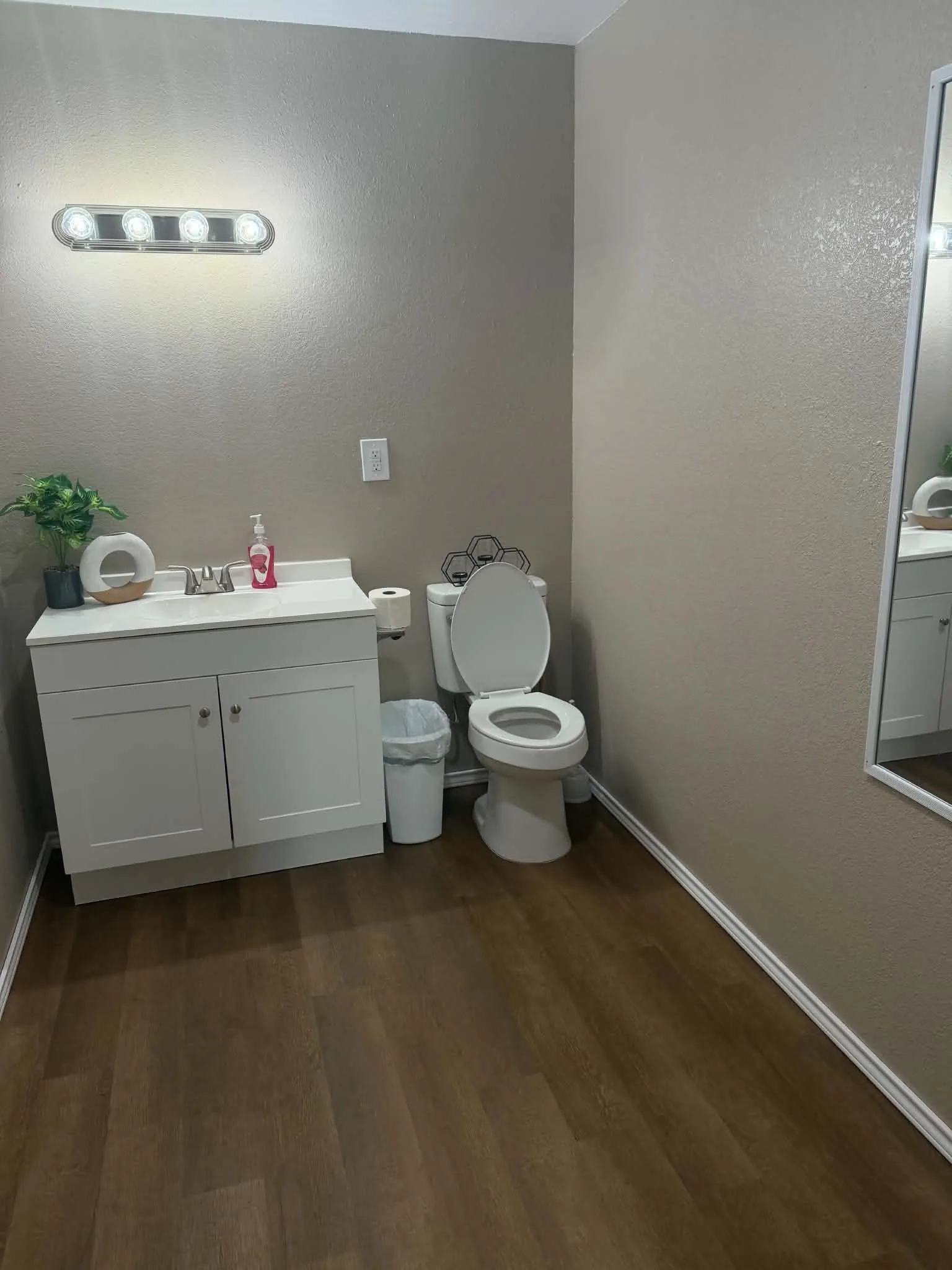 Single Family Residence For Sale in Van Zandt County , 210 Vz County Road 2722, Mabank, Texas 75147, 3 Bedroom, 2 Bathroom, Garage spaces, 1,867 Sqft, built in 1987, mls#21367813, Real Estate Agent in Mabank, Homes For Sale in Van Zandt county, Homes For Sale in Mabank, Realtor in Mabank Texas, Real Estate Brokerage Independent Realty Texas, Luminita Cordes Realtor