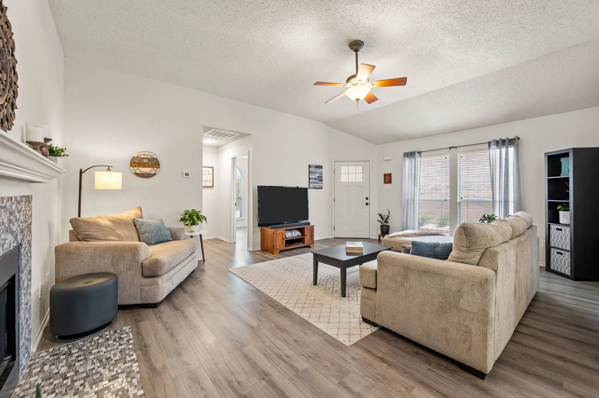 Single Family Residence For Sale in Tarrant County , 1916 Pine Ridge Drive, Bedford, Texas 76021, 2 Bedroom, 2 Bathroom, 2 Garage spaces, 1,237 Sqft, built in 1991, mls#21304462, Real Estate Agent in Bedford, Homes For Sale in Tarrant county, Homes For Sale in Bedford, Realtor in Bedford Texas, Real Estate Brokerage Independent Realty Texas, Luminita Cordes Realtor