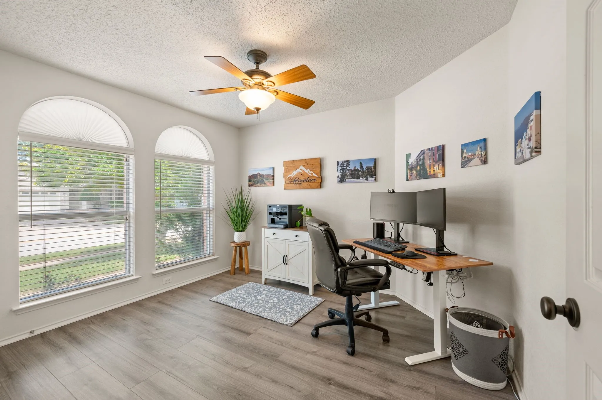 Single Family Residence For Sale in Tarrant County , 1916 Pine Ridge Drive, Bedford, Texas 76021, 2 Bedroom, 2 Bathroom, 2 Garage spaces, 1,237 Sqft, built in 1991, mls#21304462, Real Estate Agent in Bedford, Homes For Sale in Tarrant county, Homes For Sale in Bedford, Realtor in Bedford Texas, Real Estate Brokerage Independent Realty Texas, Luminita Cordes Realtor