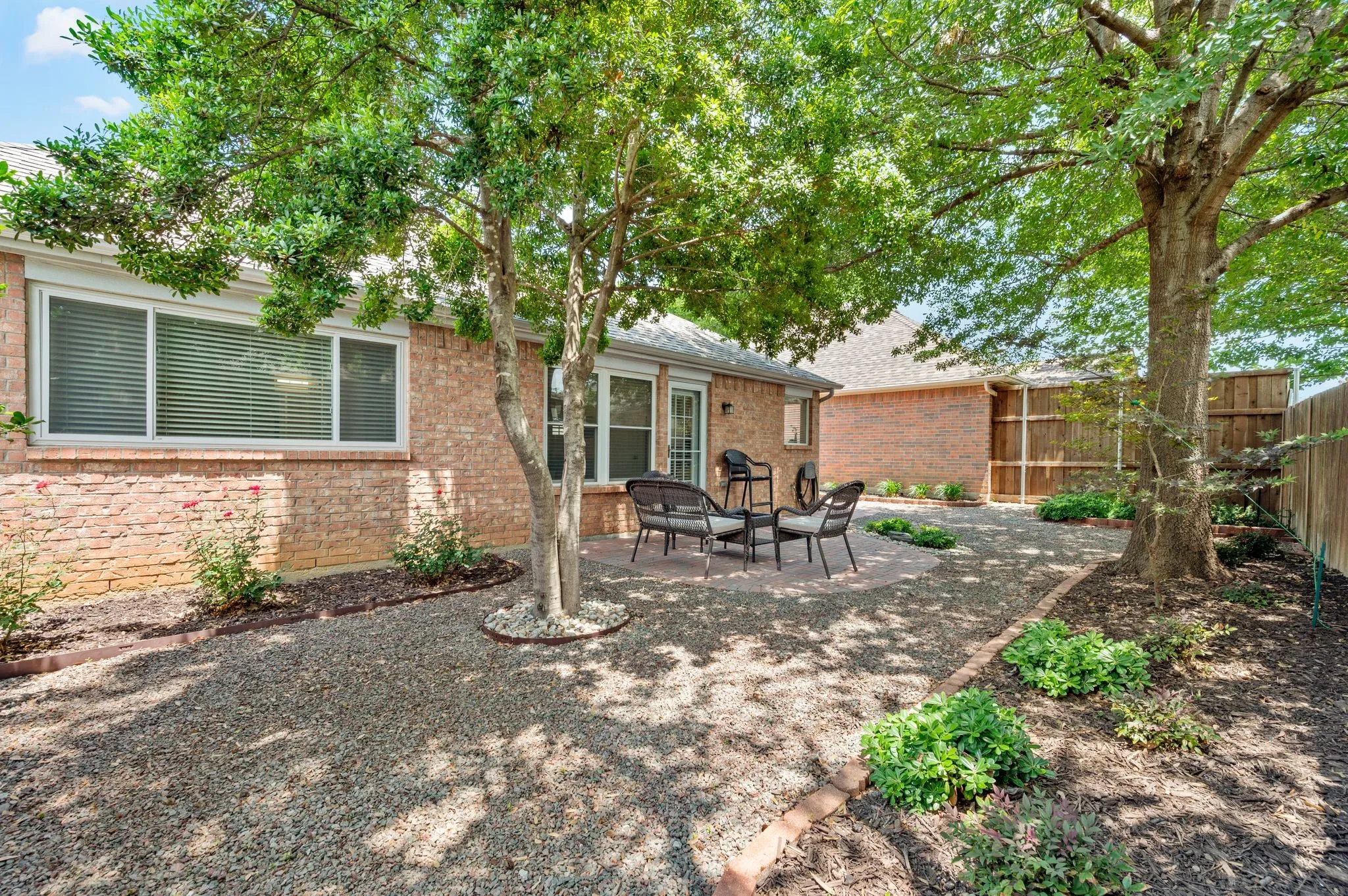 Single Family Residence For Sale in Tarrant County , 1916 Pine Ridge Drive, Bedford, Texas 76021, 2 Bedroom, 2 Bathroom, 2 Garage spaces, 1,237 Sqft, built in 1991, mls#21304462, Real Estate Agent in Bedford, Homes For Sale in Tarrant county, Homes For Sale in Bedford, Realtor in Bedford Texas, Real Estate Brokerage Independent Realty Texas, Luminita Cordes Realtor