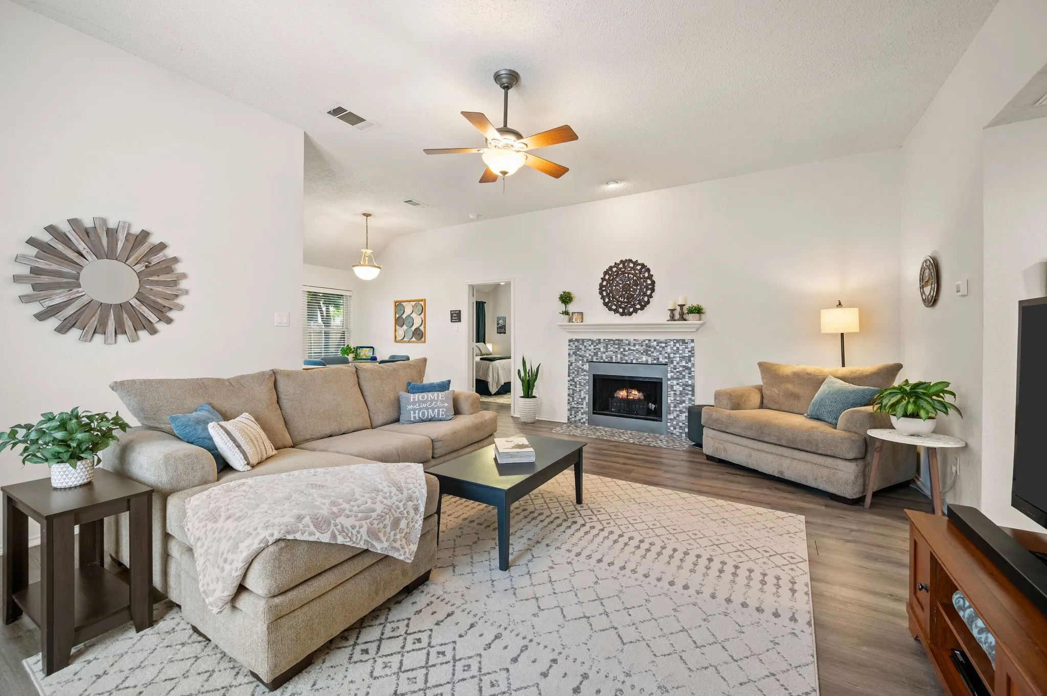 Single Family Residence For Sale in Tarrant County , 1916 Pine Ridge Drive, Bedford, Texas 76021, 2 Bedroom, 2 Bathroom, 2 Garage spaces, 1,237 Sqft, built in 1991, mls#21304462, Real Estate Agent in Bedford, Homes For Sale in Tarrant county, Homes For Sale in Bedford, Realtor in Bedford Texas, Real Estate Brokerage Independent Realty Texas, Luminita Cordes Realtor