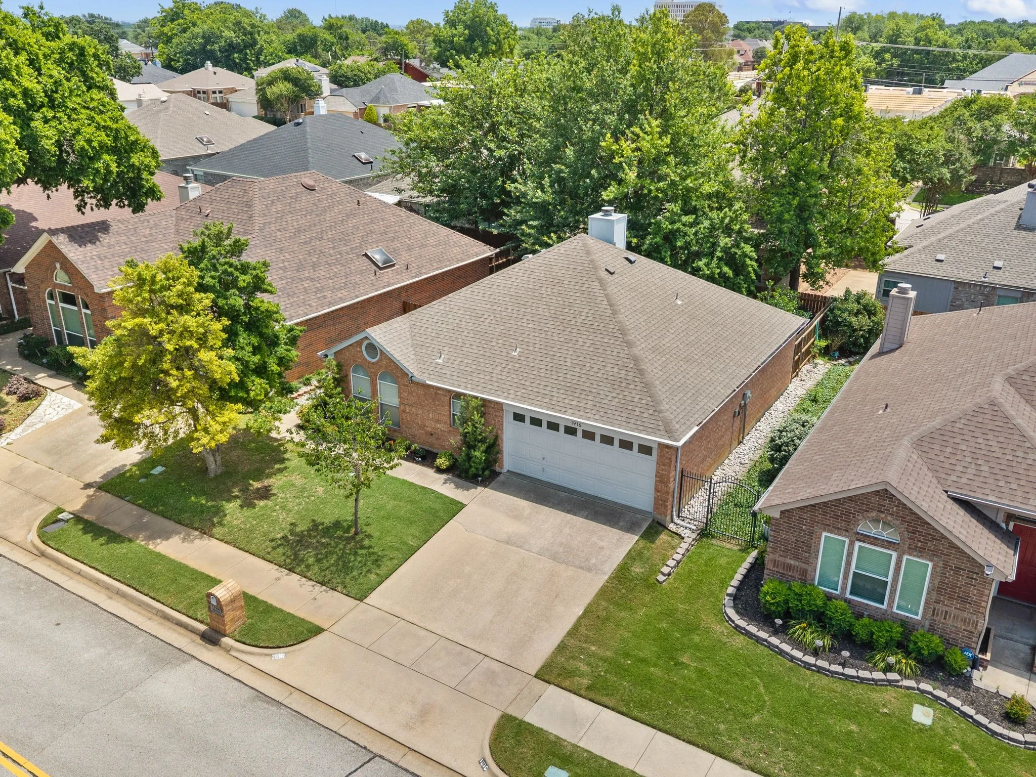 Single Family Residence For Sale in Tarrant County , 1916 Pine Ridge Drive, Bedford, Texas 76021, 2 Bedroom, 2 Bathroom, 2 Garage spaces, 1,237 Sqft, built in 1991, mls#21304462, Real Estate Agent in Bedford, Homes For Sale in Tarrant county, Homes For Sale in Bedford, Realtor in Bedford Texas, Real Estate Brokerage Independent Realty Texas, Luminita Cordes Realtor