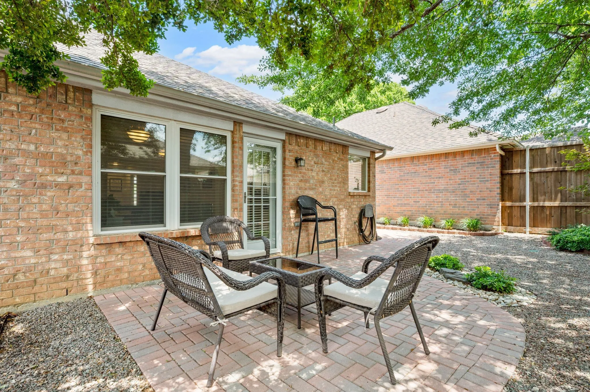 Single Family Residence For Sale in Tarrant County , 1916 Pine Ridge Drive, Bedford, Texas 76021, 2 Bedroom, 2 Bathroom, 2 Garage spaces, 1,237 Sqft, built in 1991, mls#21304462, Real Estate Agent in Bedford, Homes For Sale in Tarrant county, Homes For Sale in Bedford, Realtor in Bedford Texas, Real Estate Brokerage Independent Realty Texas, Luminita Cordes Realtor