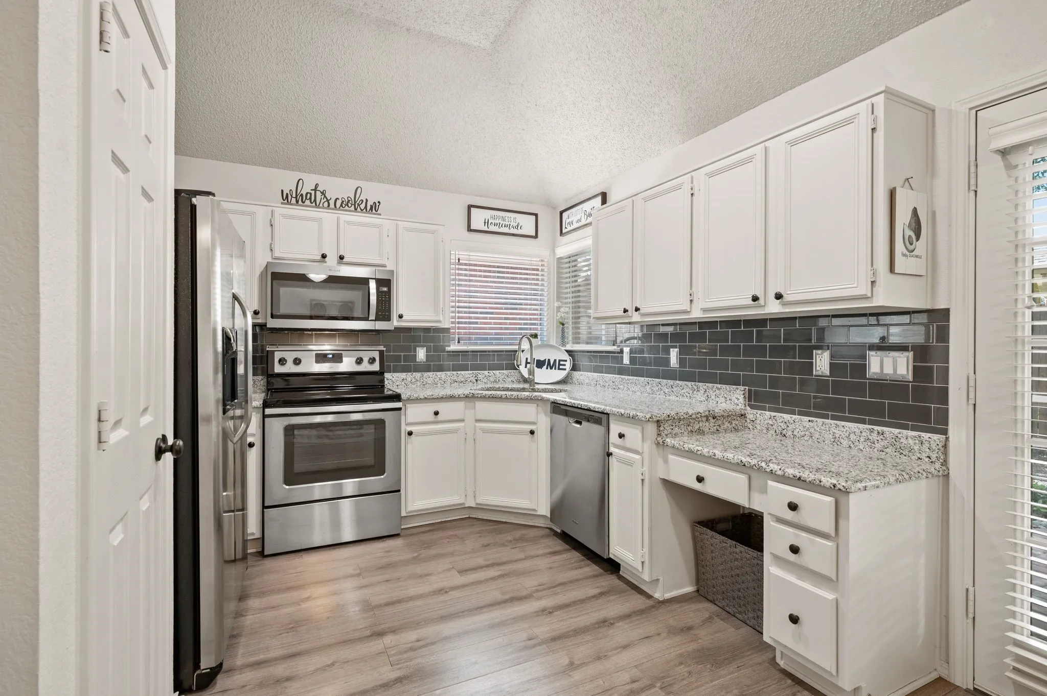Single Family Residence For Sale in Tarrant County , 1916 Pine Ridge Drive, Bedford, Texas 76021, 2 Bedroom, 2 Bathroom, 2 Garage spaces, 1,237 Sqft, built in 1991, mls#21304462, Real Estate Agent in Bedford, Homes For Sale in Tarrant county, Homes For Sale in Bedford, Realtor in Bedford Texas, Real Estate Brokerage Independent Realty Texas, Luminita Cordes Realtor