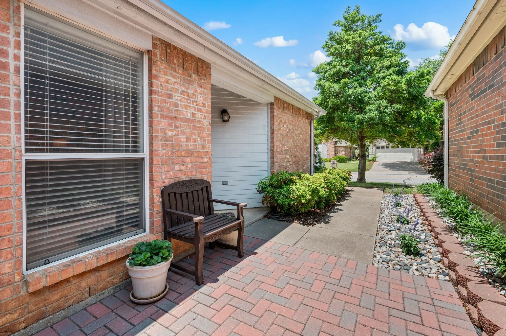 Single Family Residence For Sale in Tarrant County , 1916 Pine Ridge Drive, Bedford, Texas 76021, 2 Bedroom, 2 Bathroom, 2 Garage spaces, 1,237 Sqft, built in 1991, mls#21304462, Real Estate Agent in Bedford, Homes For Sale in Tarrant county, Homes For Sale in Bedford, Realtor in Bedford Texas, Real Estate Brokerage Independent Realty Texas, Luminita Cordes Realtor