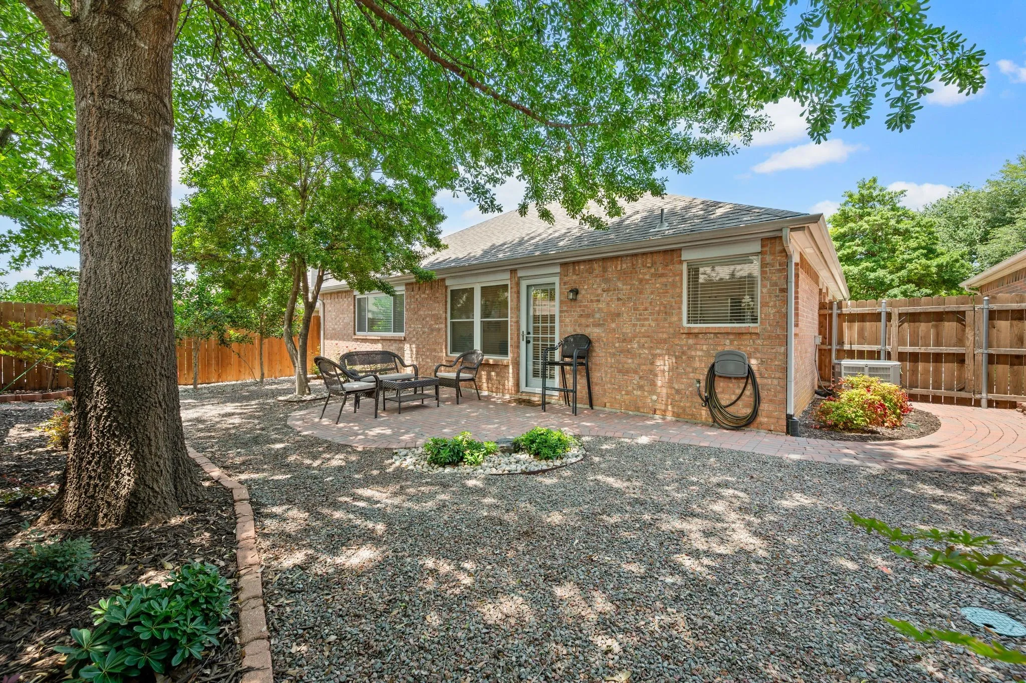 Single Family Residence For Sale in Tarrant County , 1916 Pine Ridge Drive, Bedford, Texas 76021, 2 Bedroom, 2 Bathroom, 2 Garage spaces, 1,237 Sqft, built in 1991, mls#21304462, Real Estate Agent in Bedford, Homes For Sale in Tarrant county, Homes For Sale in Bedford, Realtor in Bedford Texas, Real Estate Brokerage Independent Realty Texas, Luminita Cordes Realtor