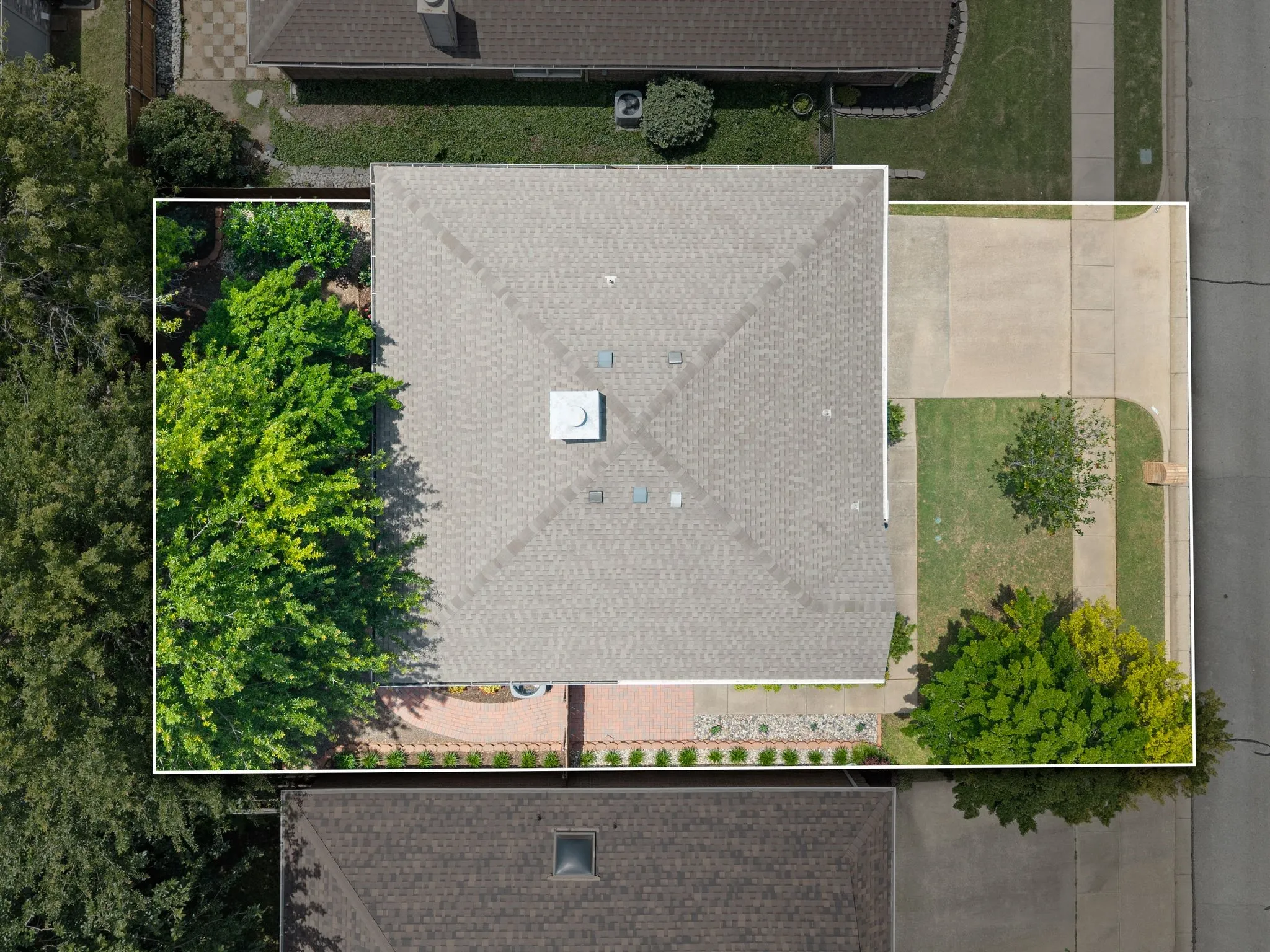 Single Family Residence For Sale in Tarrant County , 1916 Pine Ridge Drive, Bedford, Texas 76021, 2 Bedroom, 2 Bathroom, 2 Garage spaces, 1,237 Sqft, built in 1991, mls#21304462, Real Estate Agent in Bedford, Homes For Sale in Tarrant county, Homes For Sale in Bedford, Realtor in Bedford Texas, Real Estate Brokerage Independent Realty Texas, Luminita Cordes Realtor