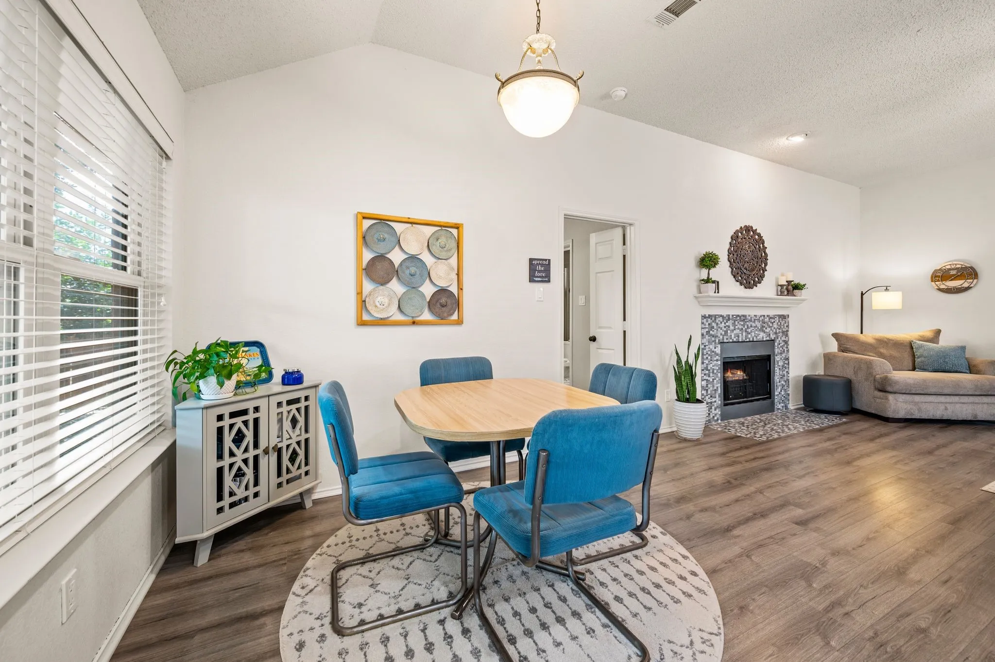 Single Family Residence For Sale in Tarrant County , 1916 Pine Ridge Drive, Bedford, Texas 76021, 2 Bedroom, 2 Bathroom, 2 Garage spaces, 1,237 Sqft, built in 1991, mls#21304462, Real Estate Agent in Bedford, Homes For Sale in Tarrant county, Homes For Sale in Bedford, Realtor in Bedford Texas, Real Estate Brokerage Independent Realty Texas, Luminita Cordes Realtor