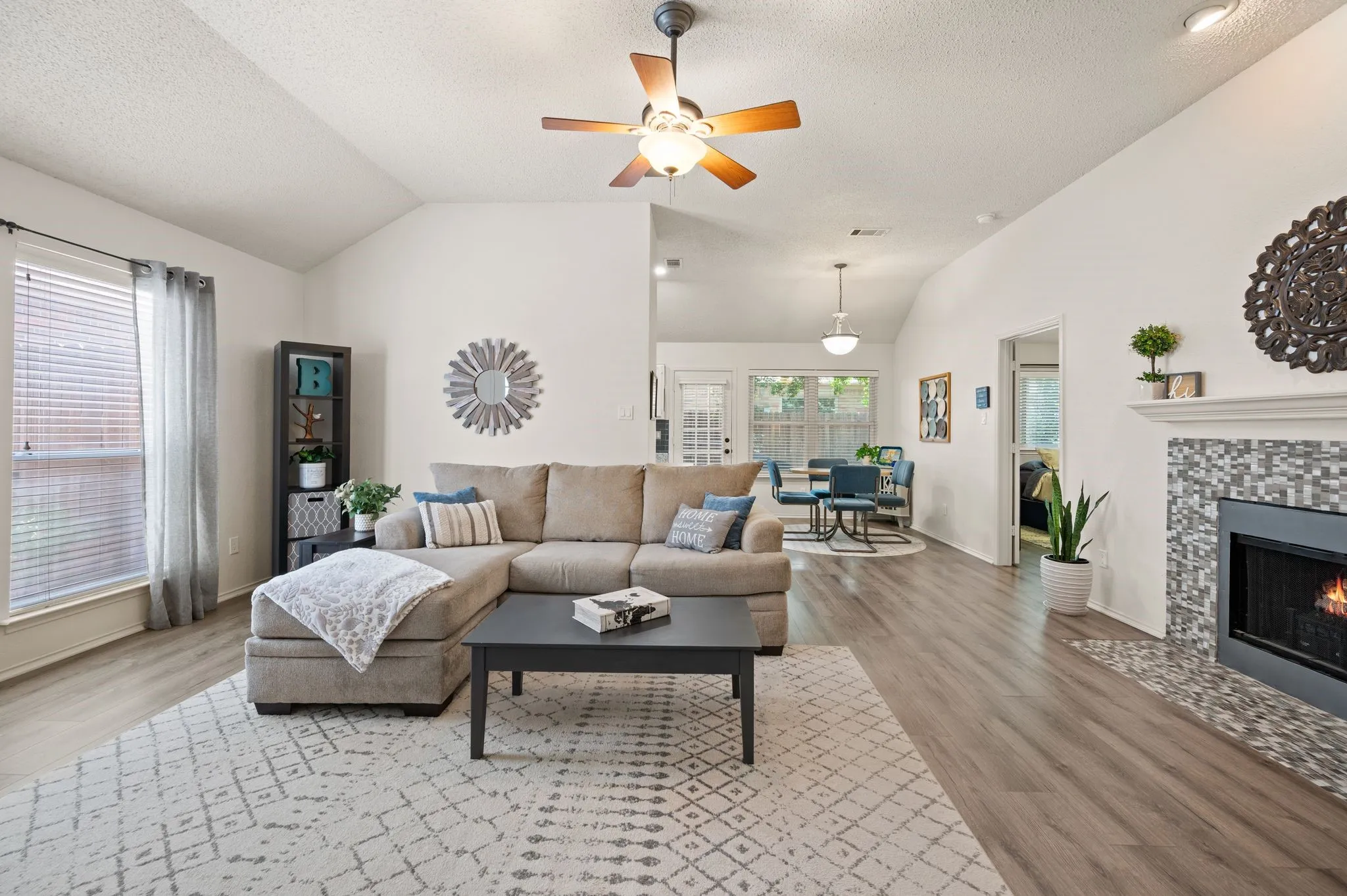 Single Family Residence For Sale in Tarrant County , 1916 Pine Ridge Drive, Bedford, Texas 76021, 2 Bedroom, 2 Bathroom, 2 Garage spaces, 1,237 Sqft, built in 1991, mls#21304462, Real Estate Agent in Bedford, Homes For Sale in Tarrant county, Homes For Sale in Bedford, Realtor in Bedford Texas, Real Estate Brokerage Independent Realty Texas, Luminita Cordes Realtor