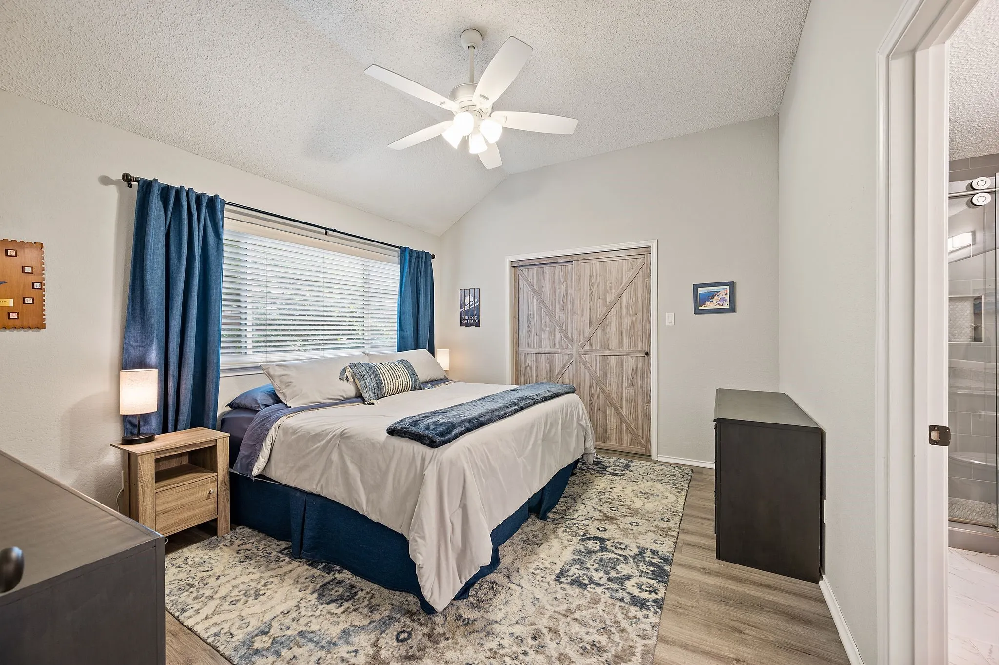 Single Family Residence For Sale in Tarrant County , 1916 Pine Ridge Drive, Bedford, Texas 76021, 2 Bedroom, 2 Bathroom, 2 Garage spaces, 1,237 Sqft, built in 1991, mls#21304462, Real Estate Agent in Bedford, Homes For Sale in Tarrant county, Homes For Sale in Bedford, Realtor in Bedford Texas, Real Estate Brokerage Independent Realty Texas, Luminita Cordes Realtor