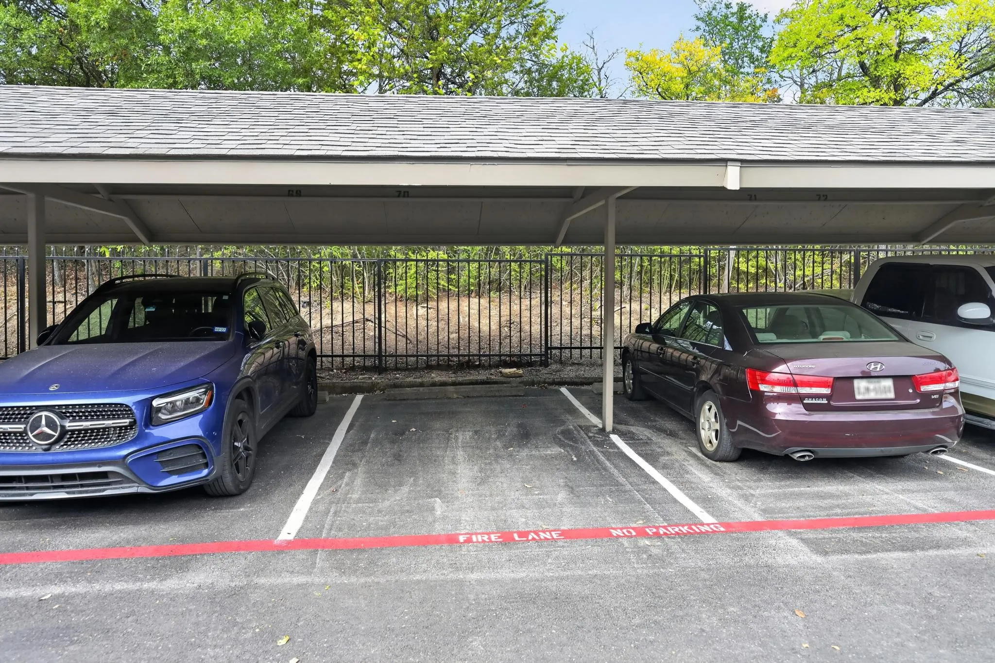 Condominium For Sale in Dallas County , 7510 Holly Hill Drive 124, Dallas, Texas 75231, 2 Bedroom, 3 Bathroom, Garage spaces, 1,184 Sqft, built in 1979, mls#21364539, Real Estate Agent in Dallas, Homes For Sale in Dallas county, Homes For Sale in Dallas, Realtor in Dallas Texas, Real Estate Brokerage Independent Realty Texas, Luminita Cordes Realtor