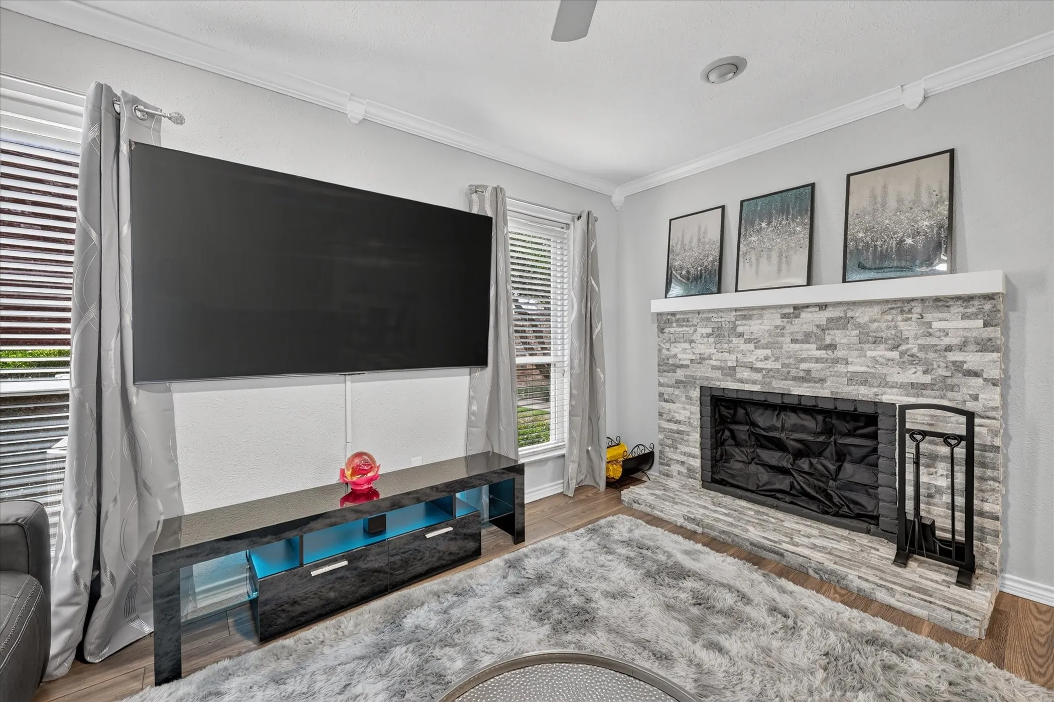 Living room with Woodburning Flireplace