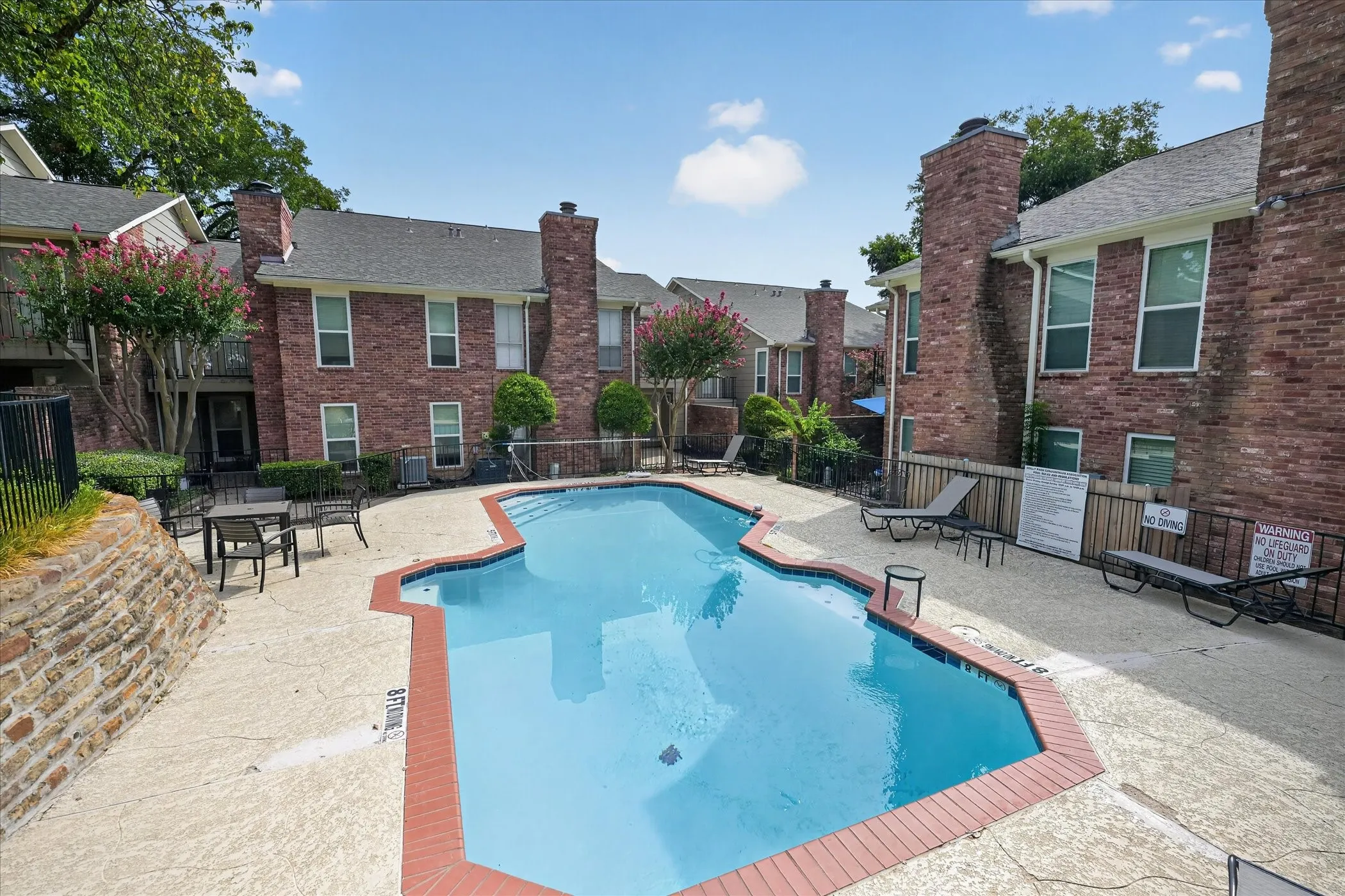 Pool only steps away.