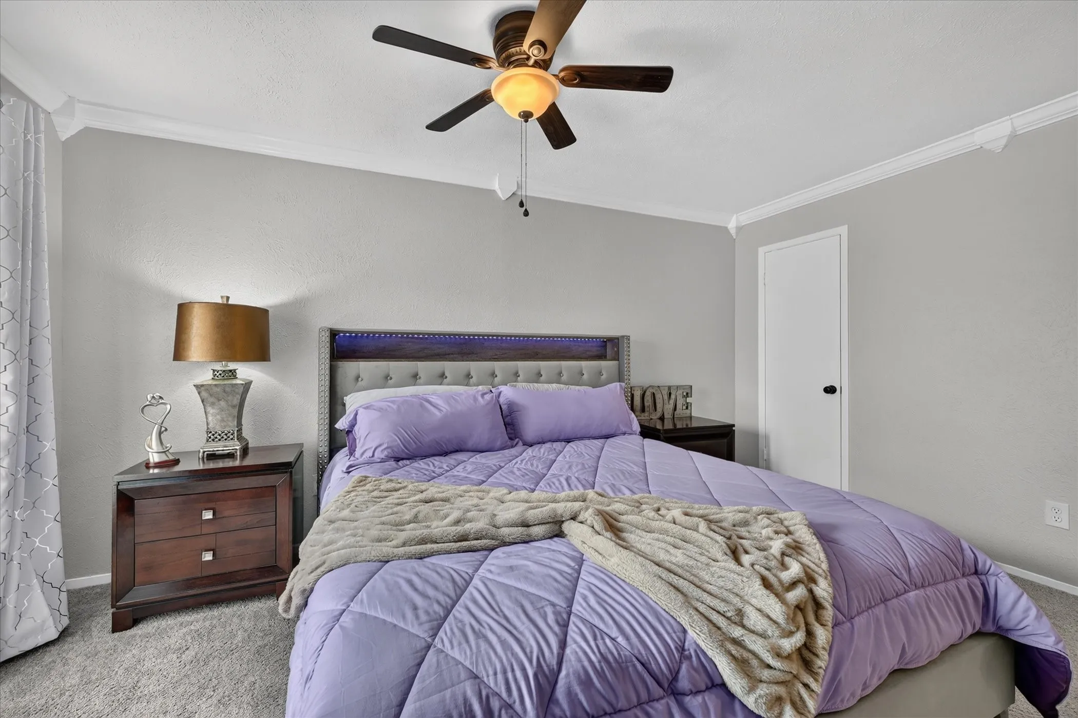 Primary Bedroom kindsize bed