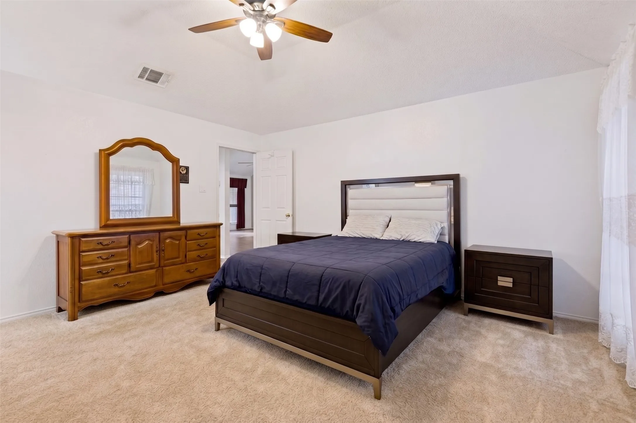 Single Family Residence For Sale in Dallas County , 821 Creek Valley Road, Mesquite, Texas 75181, 3 Bedroom, 2 Bathroom, 2 Garage spaces, 1,452 Sqft, built in 1989, mls#21367301, Real Estate Agent in Mesquite, Homes For Sale in Dallas county, Homes For Sale in Mesquite, Realtor in Mesquite Texas, Real Estate Brokerage Independent Realty Texas, Luminita Cordes Realtor