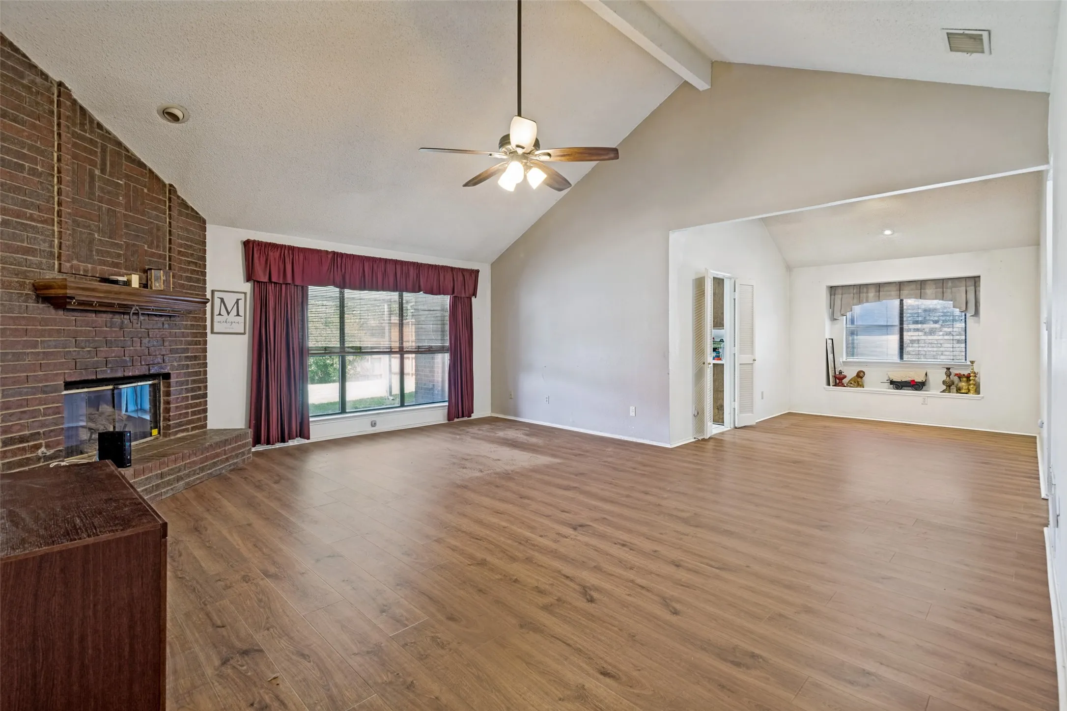 Single Family Residence For Sale in Dallas County , 821 Creek Valley Road, Mesquite, Texas 75181, 3 Bedroom, 2 Bathroom, 2 Garage spaces, 1,452 Sqft, built in 1989, mls#21367301, Real Estate Agent in Mesquite, Homes For Sale in Dallas county, Homes For Sale in Mesquite, Realtor in Mesquite Texas, Real Estate Brokerage Independent Realty Texas, Luminita Cordes Realtor