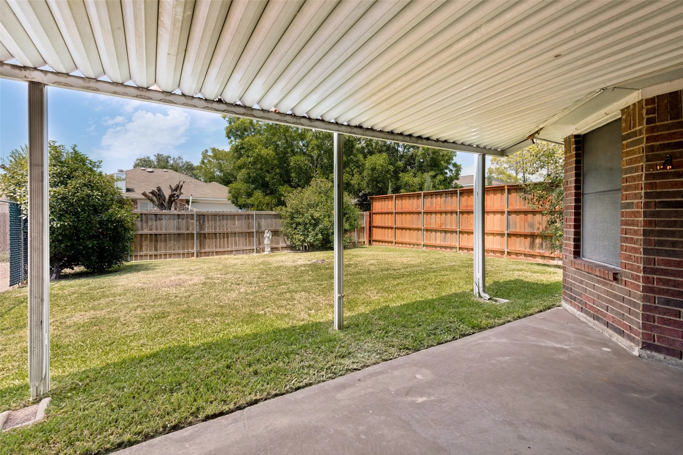Single Family Residence For Sale in Dallas County , 821 Creek Valley Road, Mesquite, Texas 75181, 3 Bedroom, 2 Bathroom, 2 Garage spaces, 1,452 Sqft, built in 1989, mls#21367301, Real Estate Agent in Mesquite, Homes For Sale in Dallas county, Homes For Sale in Mesquite, Realtor in Mesquite Texas, Real Estate Brokerage Independent Realty Texas, Luminita Cordes Realtor
