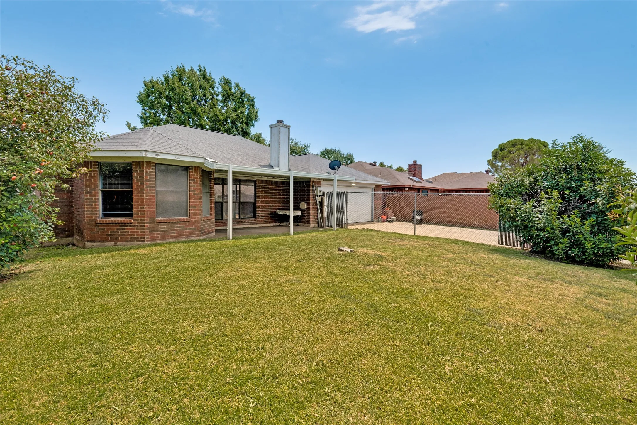 Single Family Residence For Sale in Dallas County , 821 Creek Valley Road, Mesquite, Texas 75181, 3 Bedroom, 2 Bathroom, 2 Garage spaces, 1,452 Sqft, built in 1989, mls#21367301, Real Estate Agent in Mesquite, Homes For Sale in Dallas county, Homes For Sale in Mesquite, Realtor in Mesquite Texas, Real Estate Brokerage Independent Realty Texas, Luminita Cordes Realtor