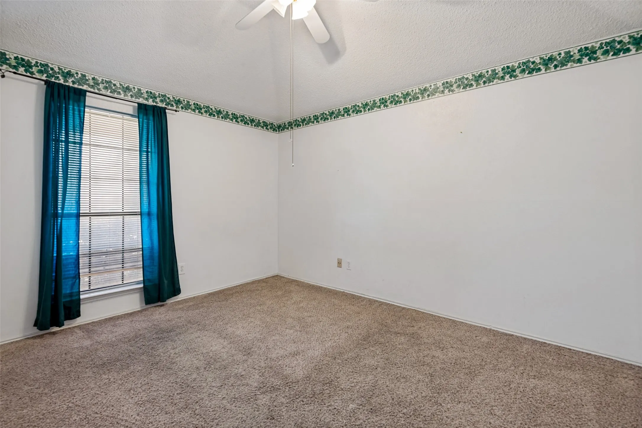 Single Family Residence For Sale in Dallas County , 821 Creek Valley Road, Mesquite, Texas 75181, 3 Bedroom, 2 Bathroom, 2 Garage spaces, 1,452 Sqft, built in 1989, mls#21367301, Real Estate Agent in Mesquite, Homes For Sale in Dallas county, Homes For Sale in Mesquite, Realtor in Mesquite Texas, Real Estate Brokerage Independent Realty Texas, Luminita Cordes Realtor