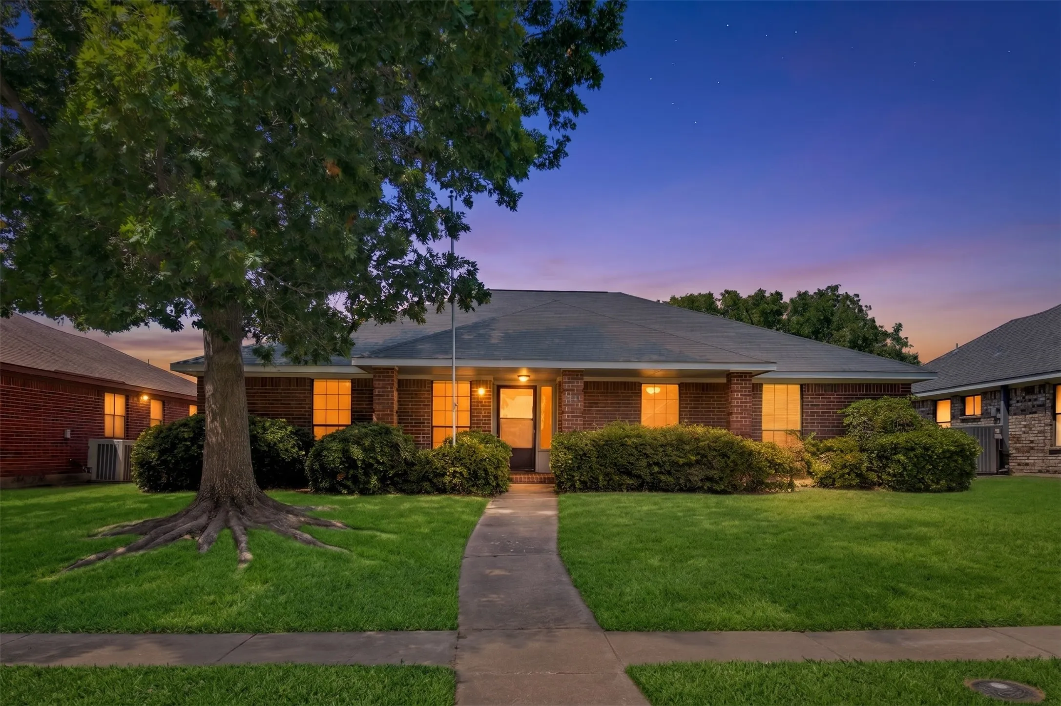Single Family Residence For Sale in Dallas County , 821 Creek Valley Road, Mesquite, Texas 75181, 3 Bedroom, 2 Bathroom, 2 Garage spaces, 1,452 Sqft, built in 1989, mls#21367301, Real Estate Agent in Mesquite, Homes For Sale in Dallas county, Homes For Sale in Mesquite, Realtor in Mesquite Texas, Real Estate Brokerage Independent Realty Texas, Luminita Cordes Realtor